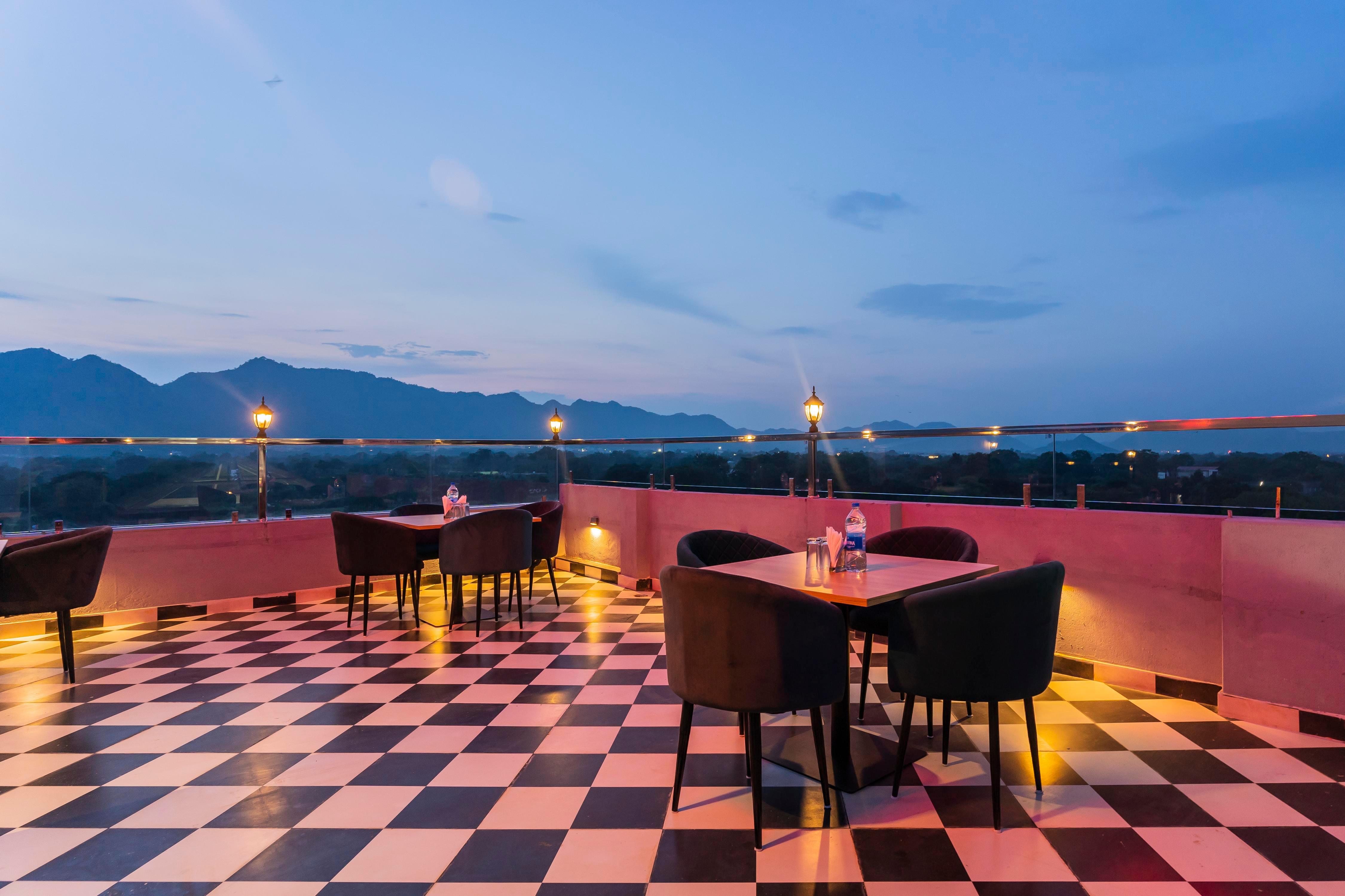 THE LAKE MOUNT - Tap to explore photos