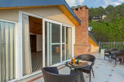 ELIVAAS Konifer Wild Fern | 2-BHK with Scenic Views & Garden