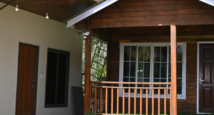 Royal cottage by Royal Palace Room Type - Premium Wooden Family Cottage