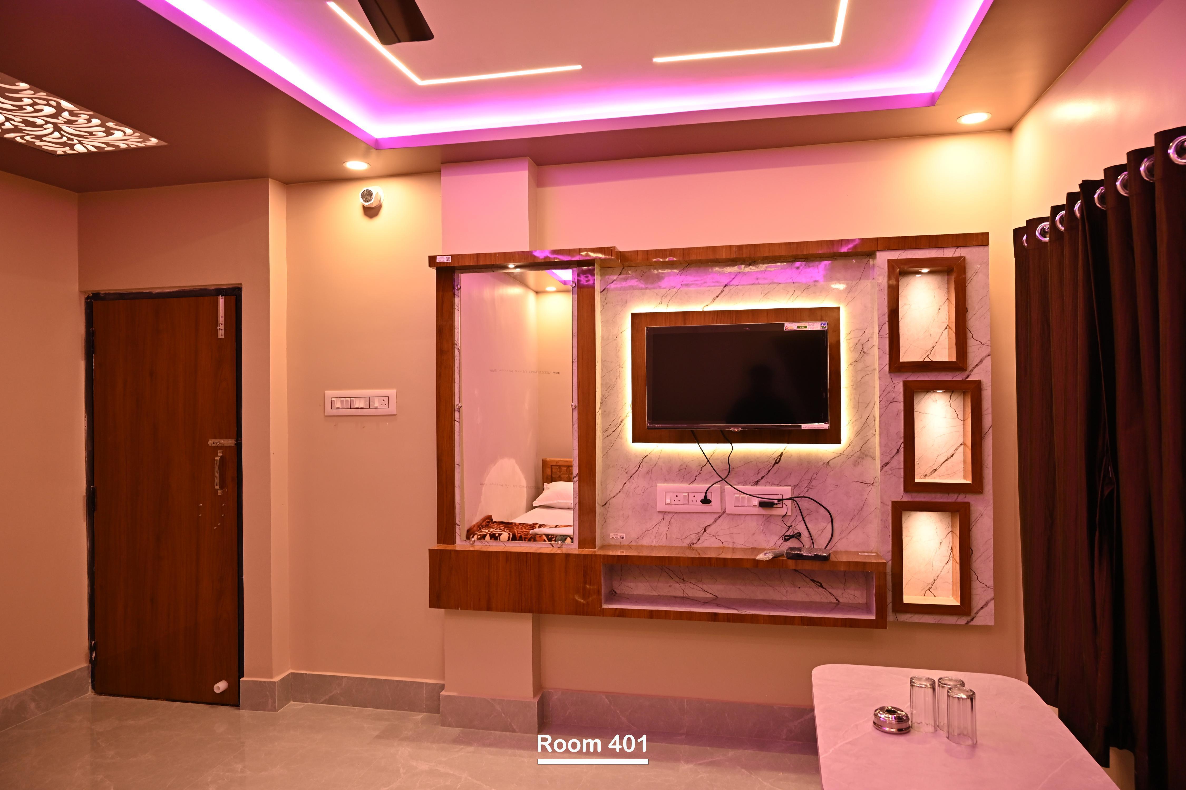 Hotel Raj - Tap to explore photos