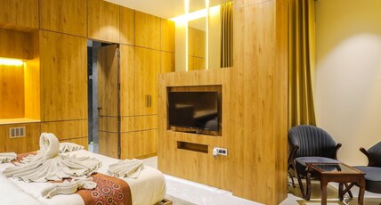 Shri Damodar Dham Room Type - Suite Room