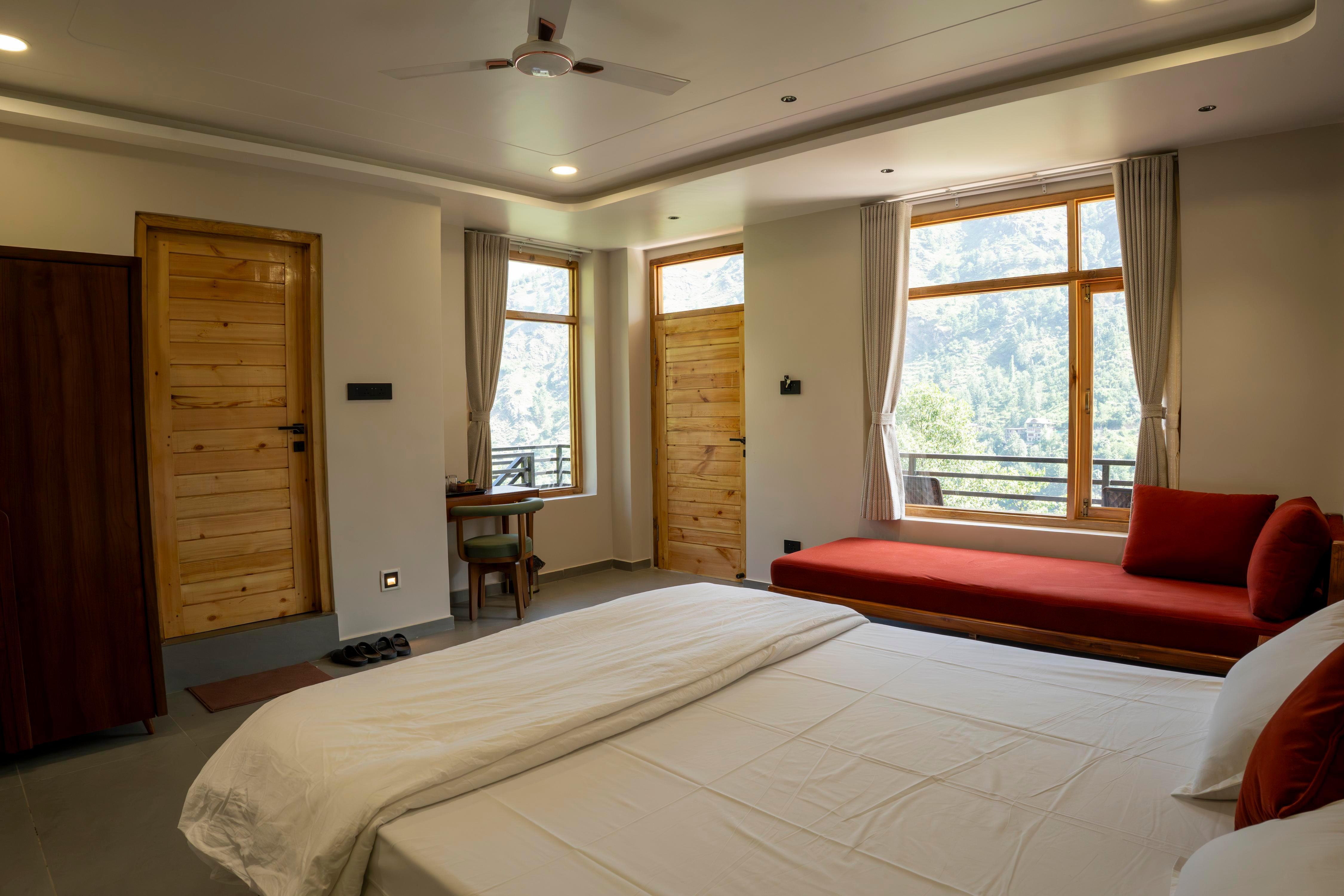 SHARAN STAY Room Type - Suite Room With Balcony and Mountain View