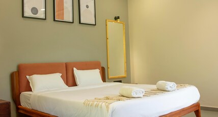 SHARAN STAY Room Type - Apple Orchard Retreat Room
