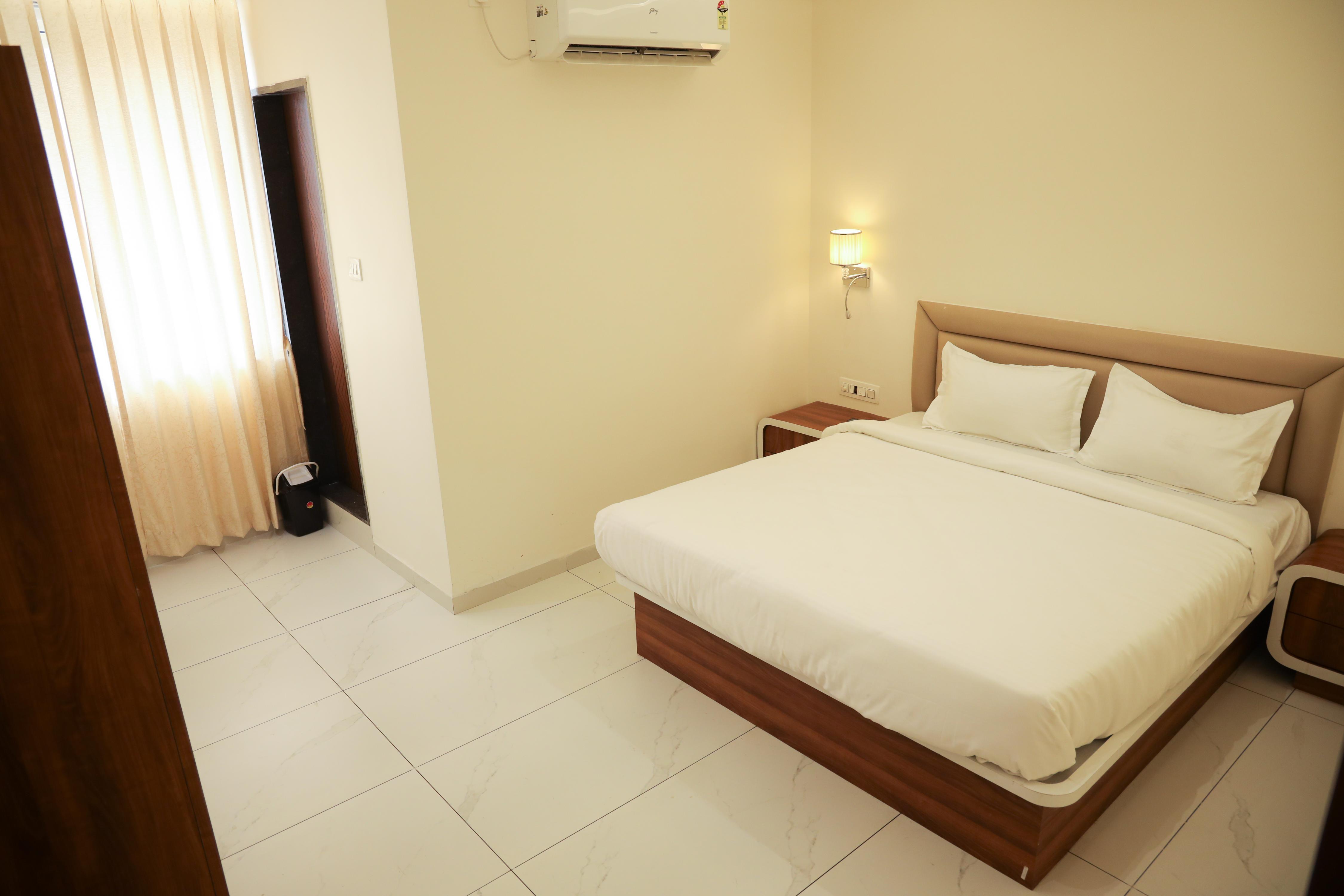 THE ROYAL ANANDRAJ Room Type - AC DELUXE