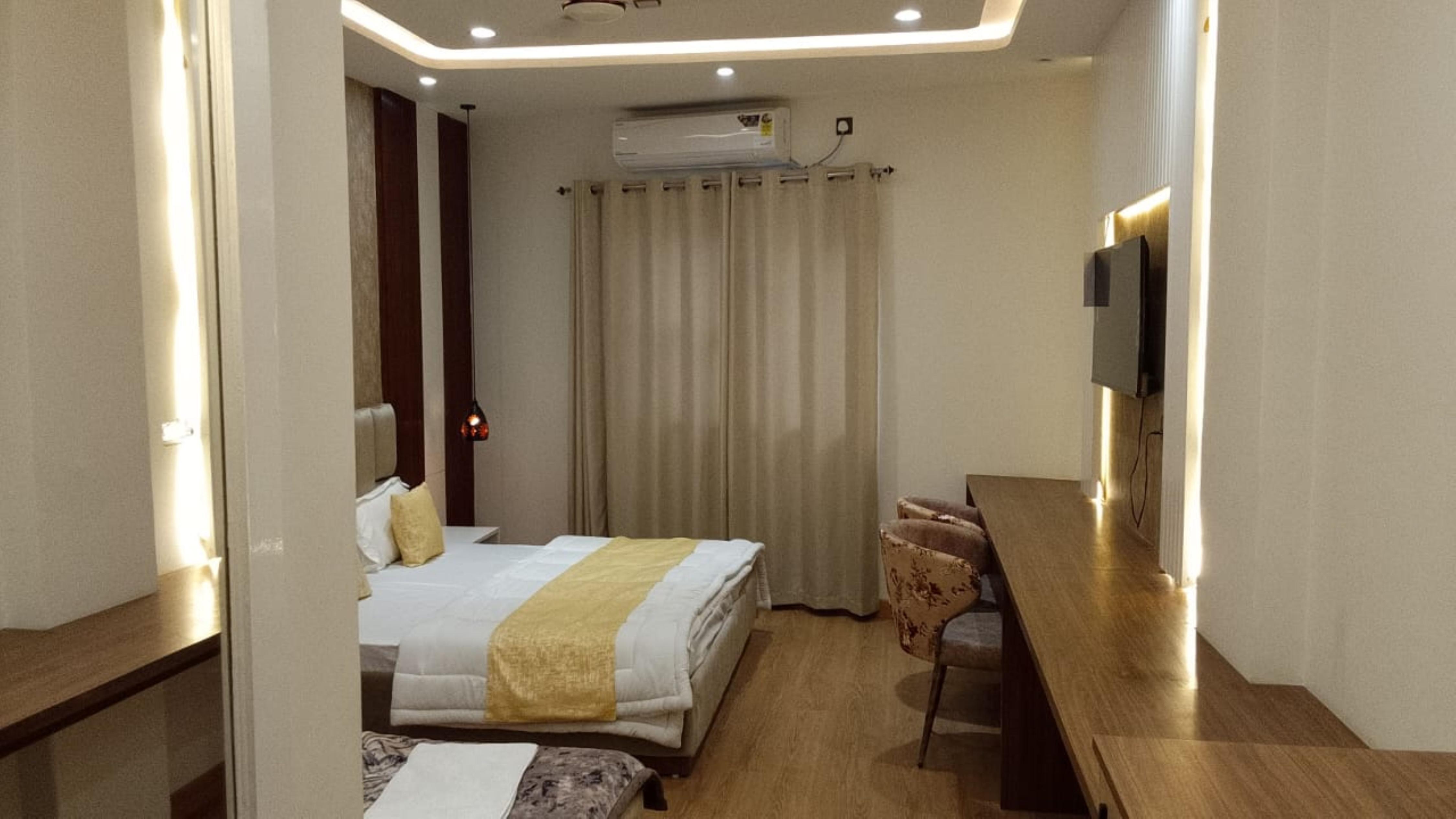 HOTEL KUKREJA & PALACE Room Type - Super Deluxe Room