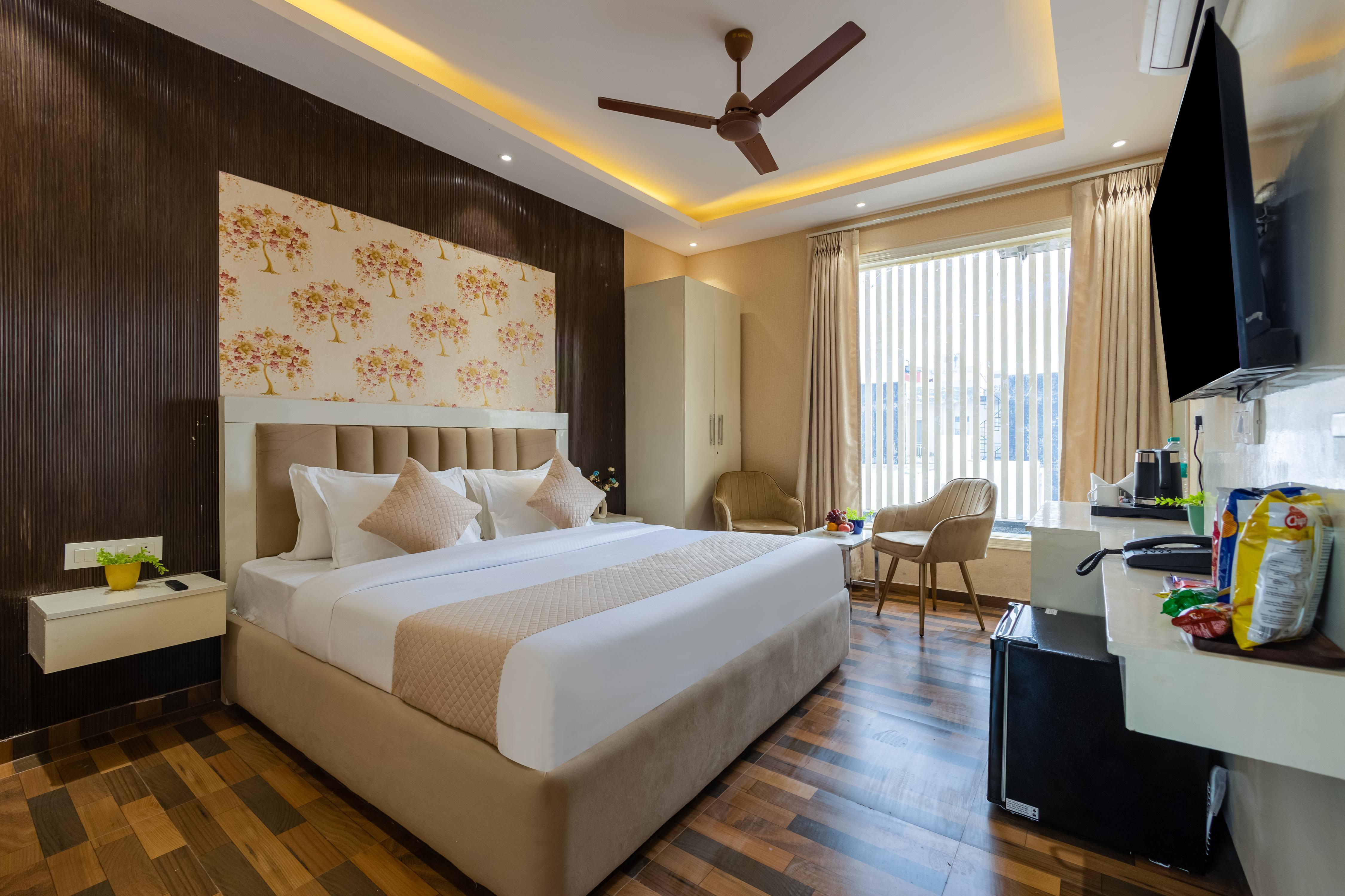 Hotel Ginger Plaza by ASPL Room Type - Deluxe Room With City View