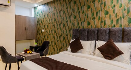 Accent Park (Opp. Barclays 62) Room Type - Deluxe AC Room with King Bed Accent Park (Opp. Barclays 62) Room Type - Deluxe AC Room with King Bed