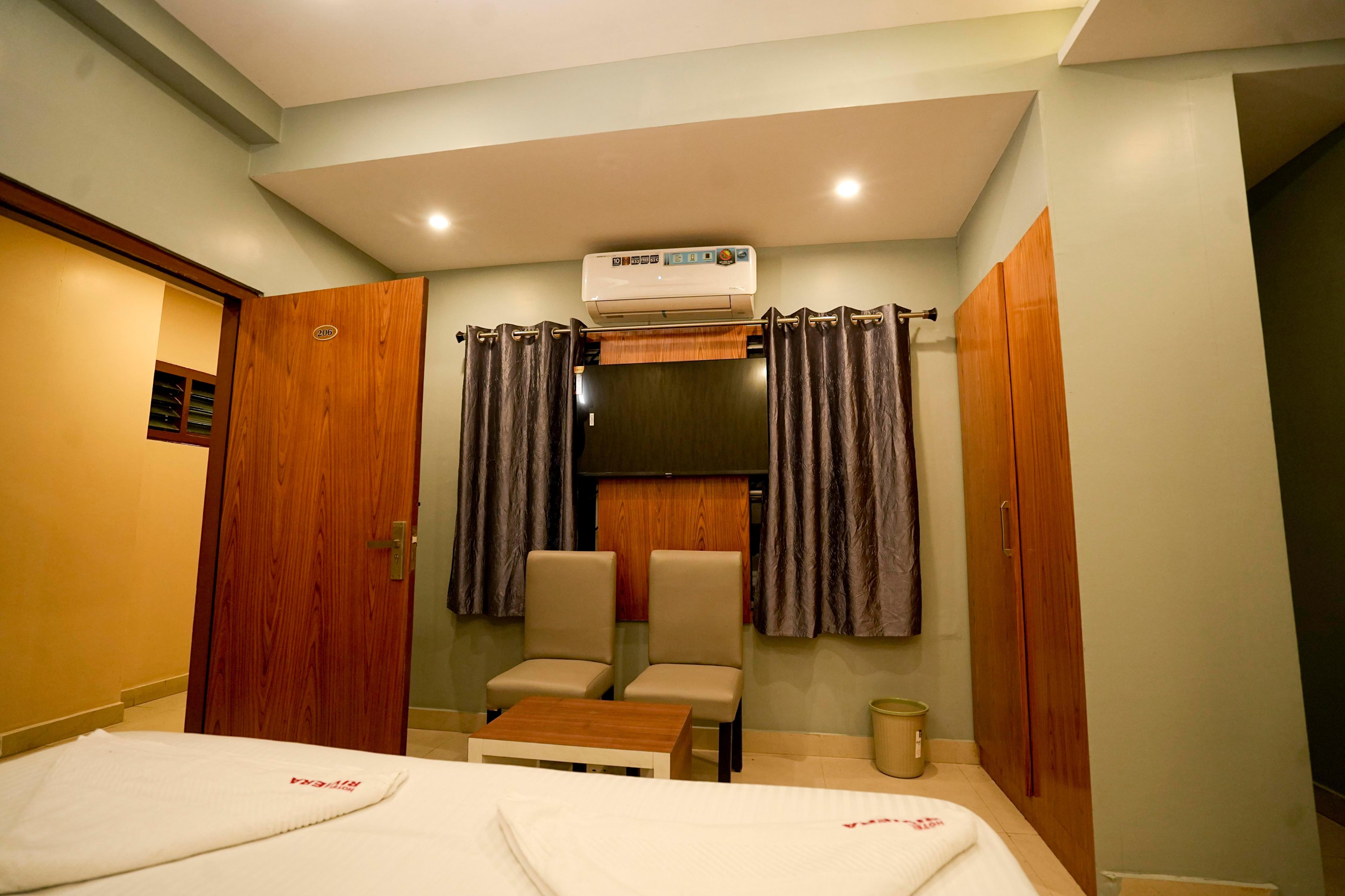 HOTEL RIVIERA - Tap to explore photos