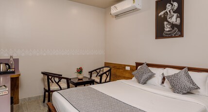 Bestaay- A Boutique Hotel (Near INFOCITY and KIIT). Room Type - Queen Bed Room (with work desk)