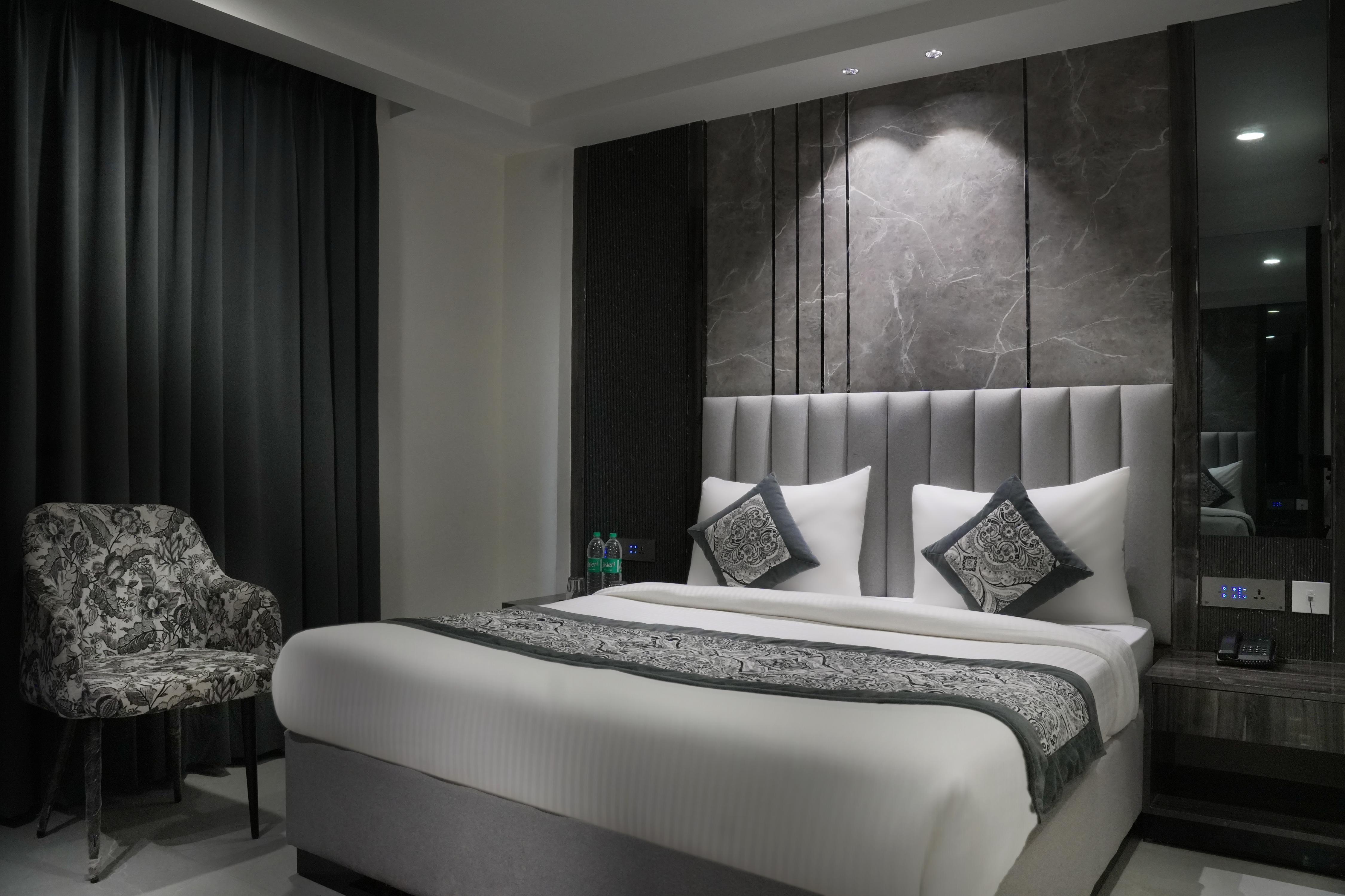 Hotel Mountain Bliss Near New Delhi & Connaught Place - Tap to explore photos