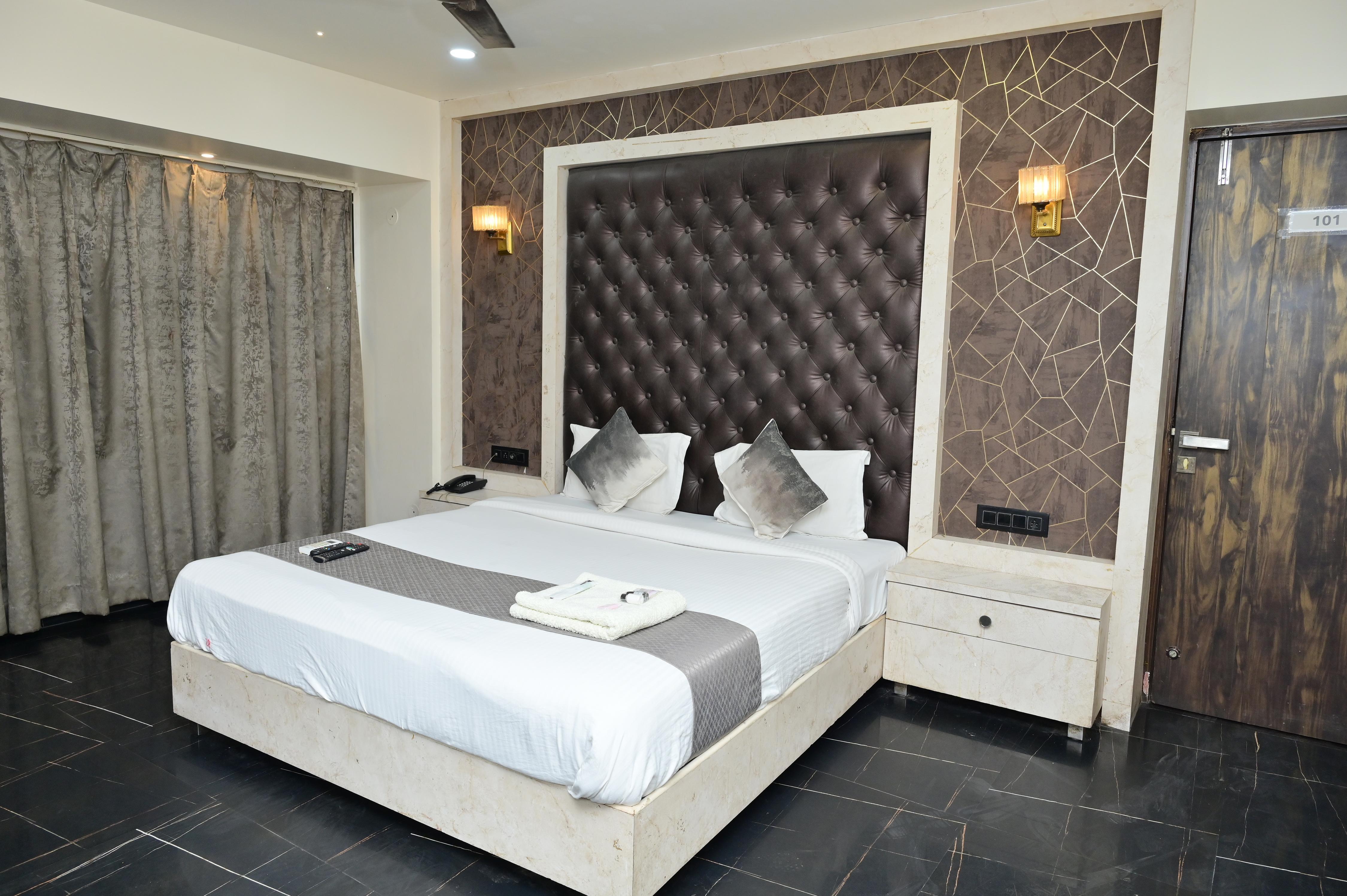 Wishotel Xpress Silver Sky - Tap to explore photos