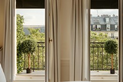Leon Hotel-Pigalle/Suite-53 with balcony