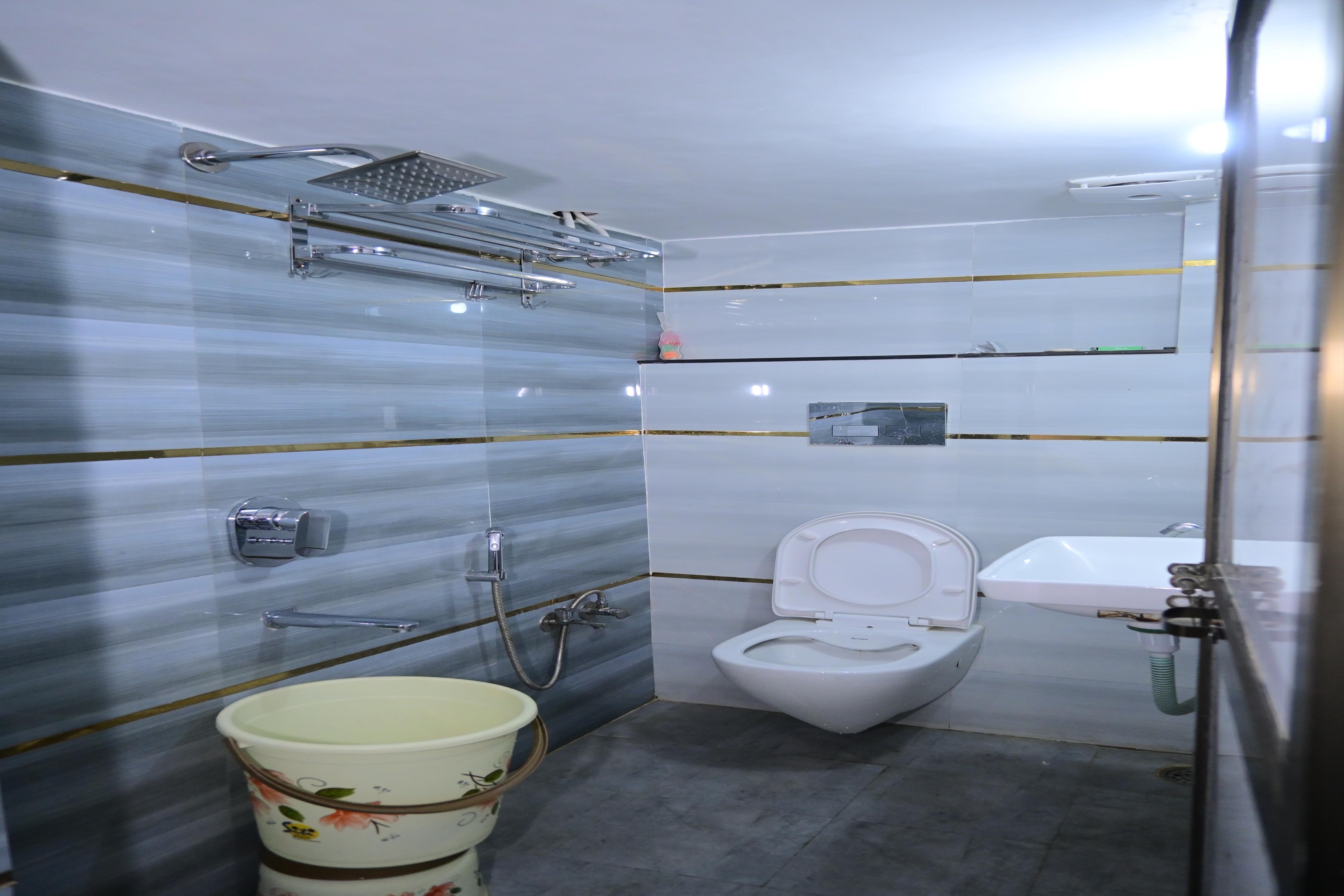 Shri Narayanam Guest House - Tap to explore photos