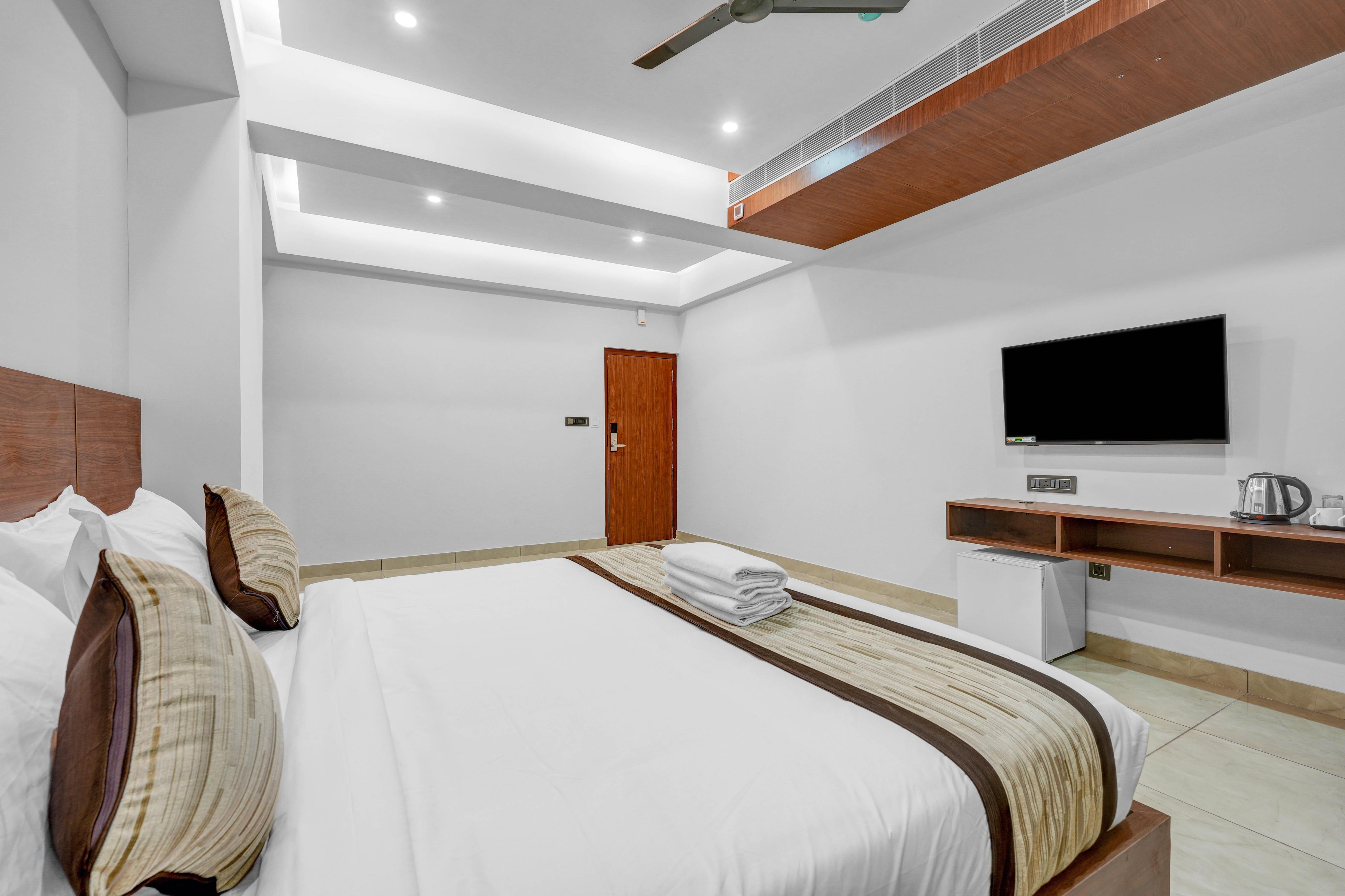 UPAR Hotels Brookefield - Tap to explore photos