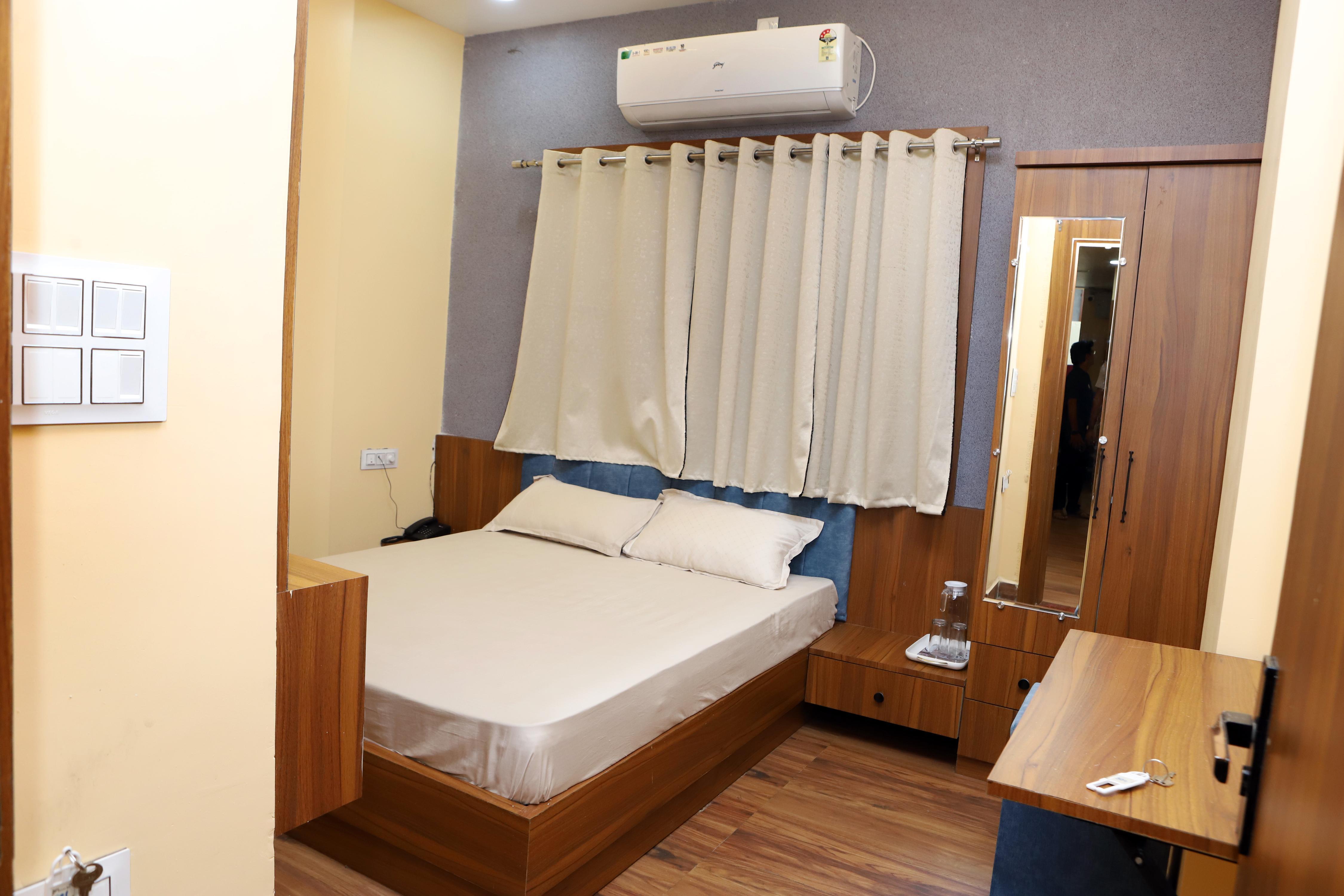 Hotel Shri Krishna - Tap to explore photos