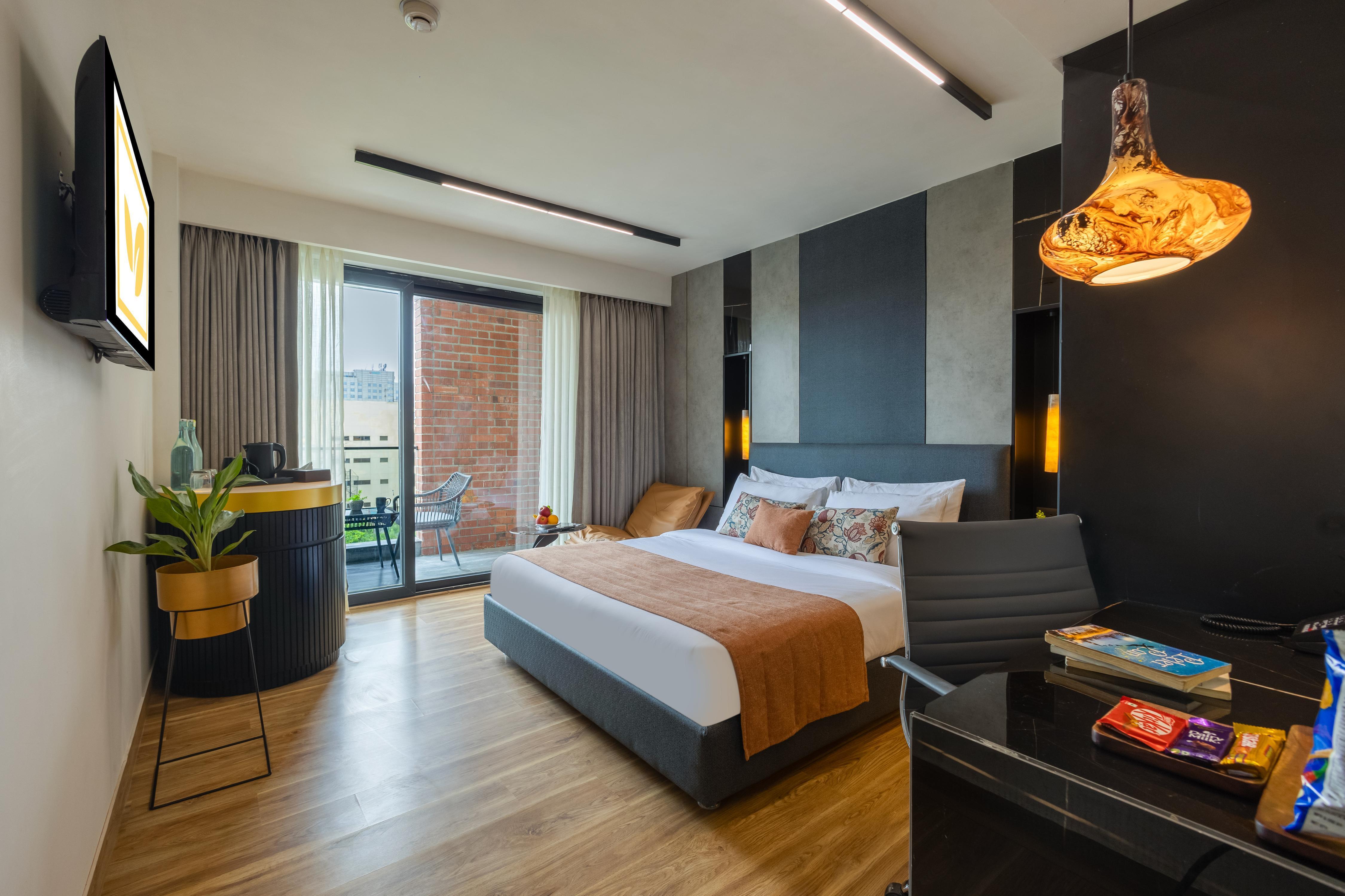 Hotel Limon Millennium City Centre Sector 45 Room Type - Executive Room with Balcony Hotel Limon Millennium City Centre Sector 45 Room Type - Executive Room with Balcony