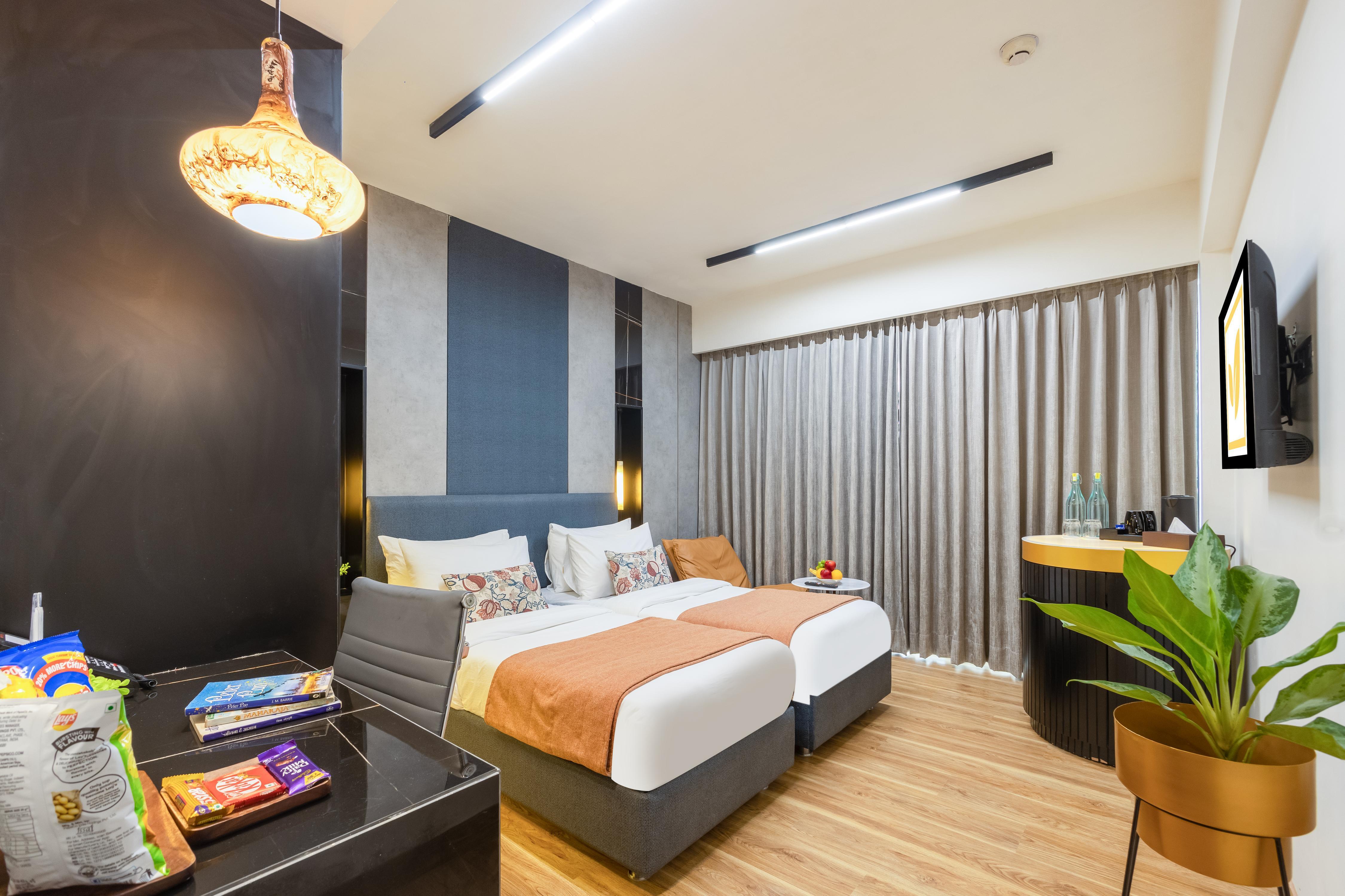 Hotel Limon Millennium City Centre Sector 45 - Tap to explore photos