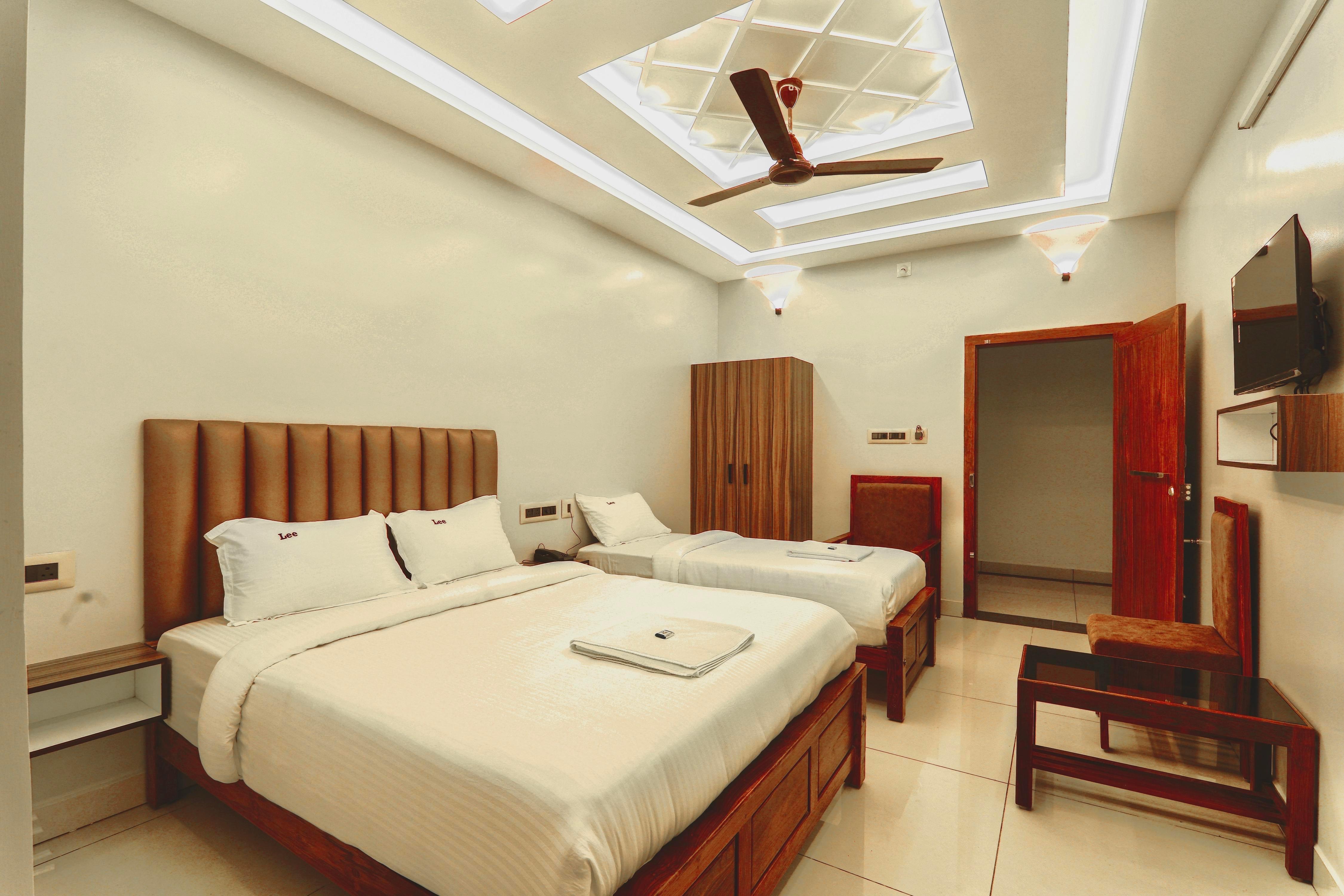 Lee Rooms - Tap to explore photos