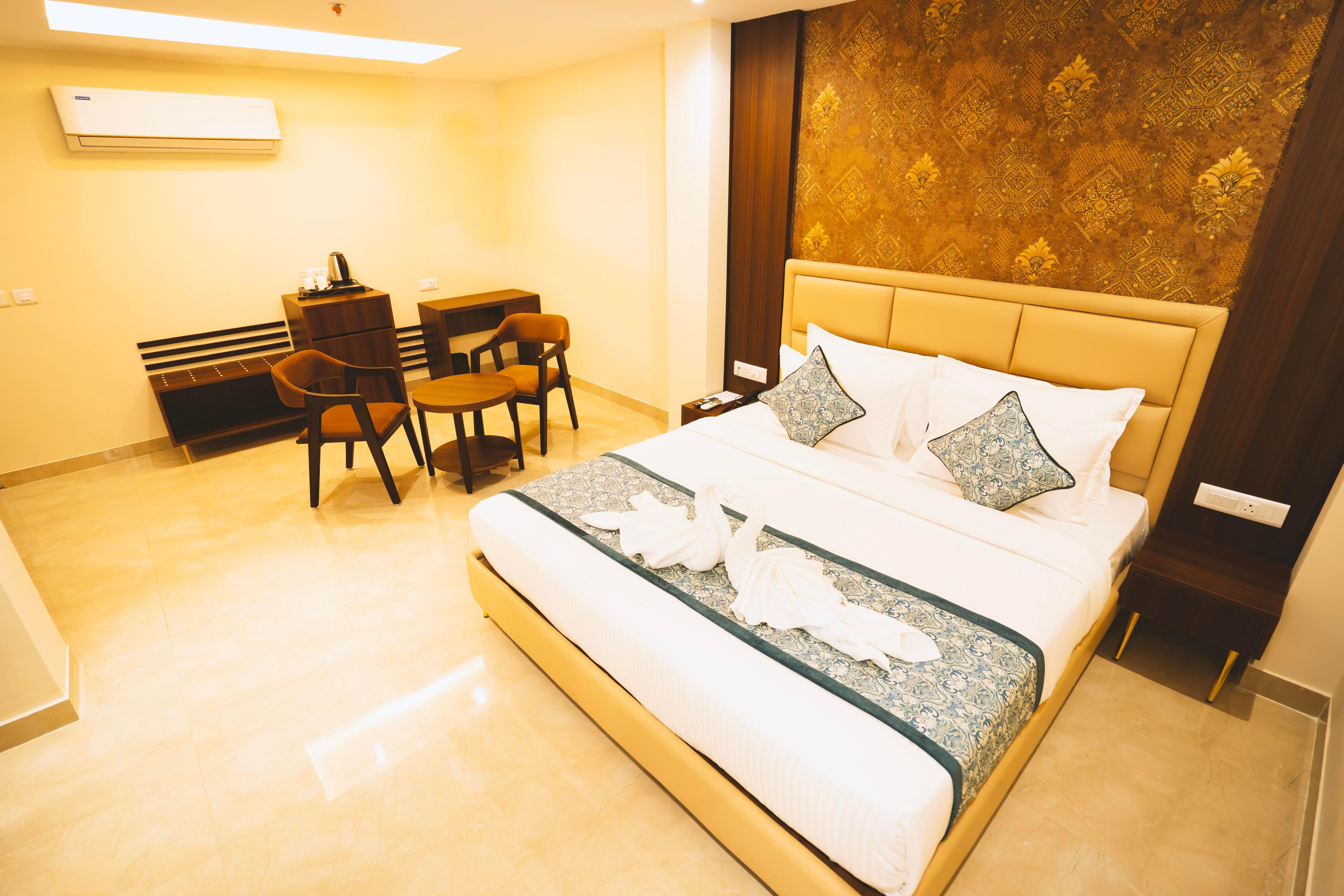 SWAN HOTEL & BANQUETS Room Type - EXECUTIVE ROOM
