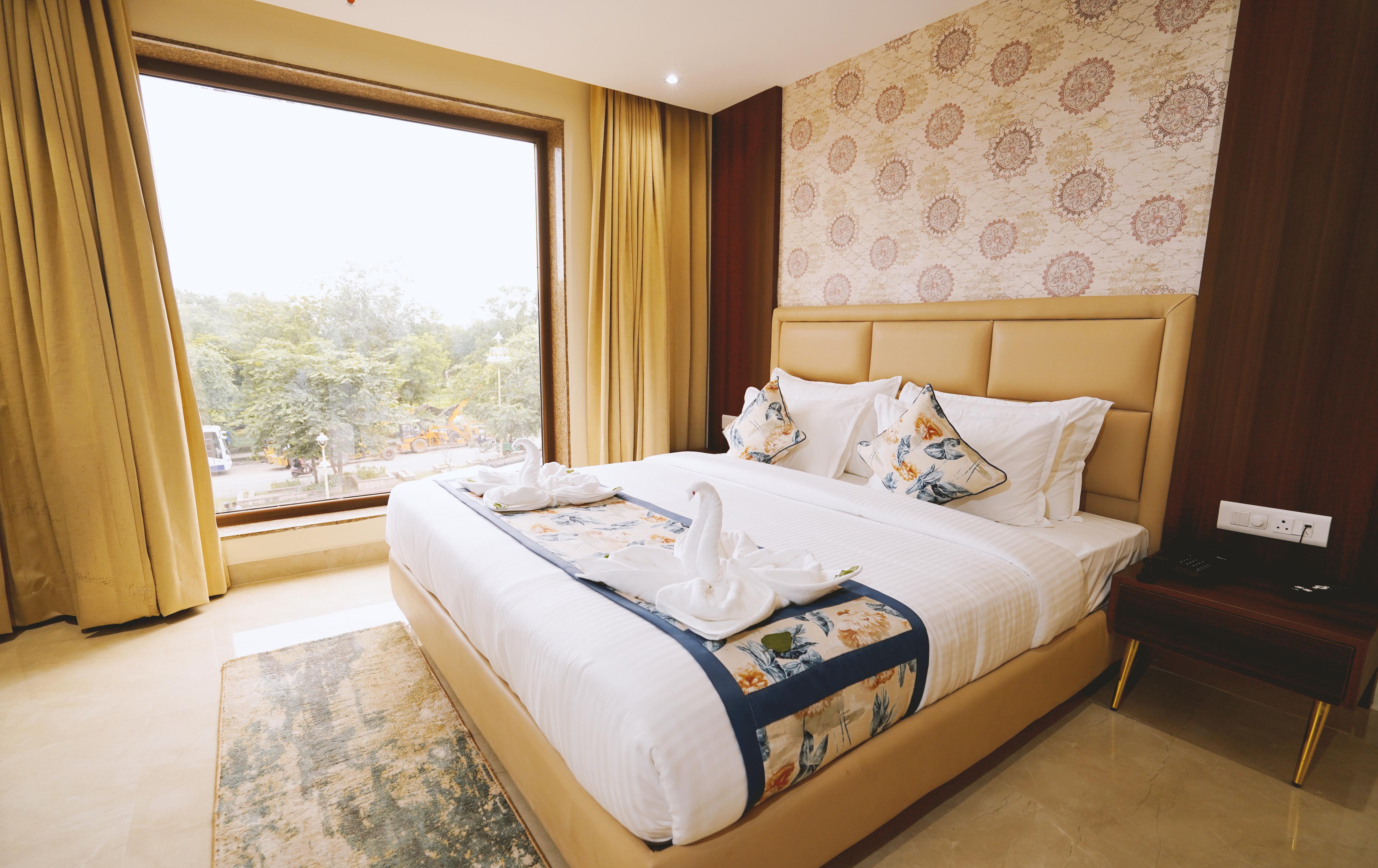 SWAN HOTEL & BANQUETS Room Type - Suite Room