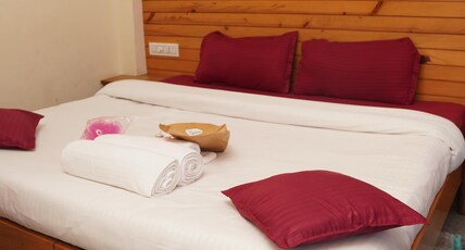 White Mountain By Pahadi Adda Room Type - Deluxe King Room With Forest View