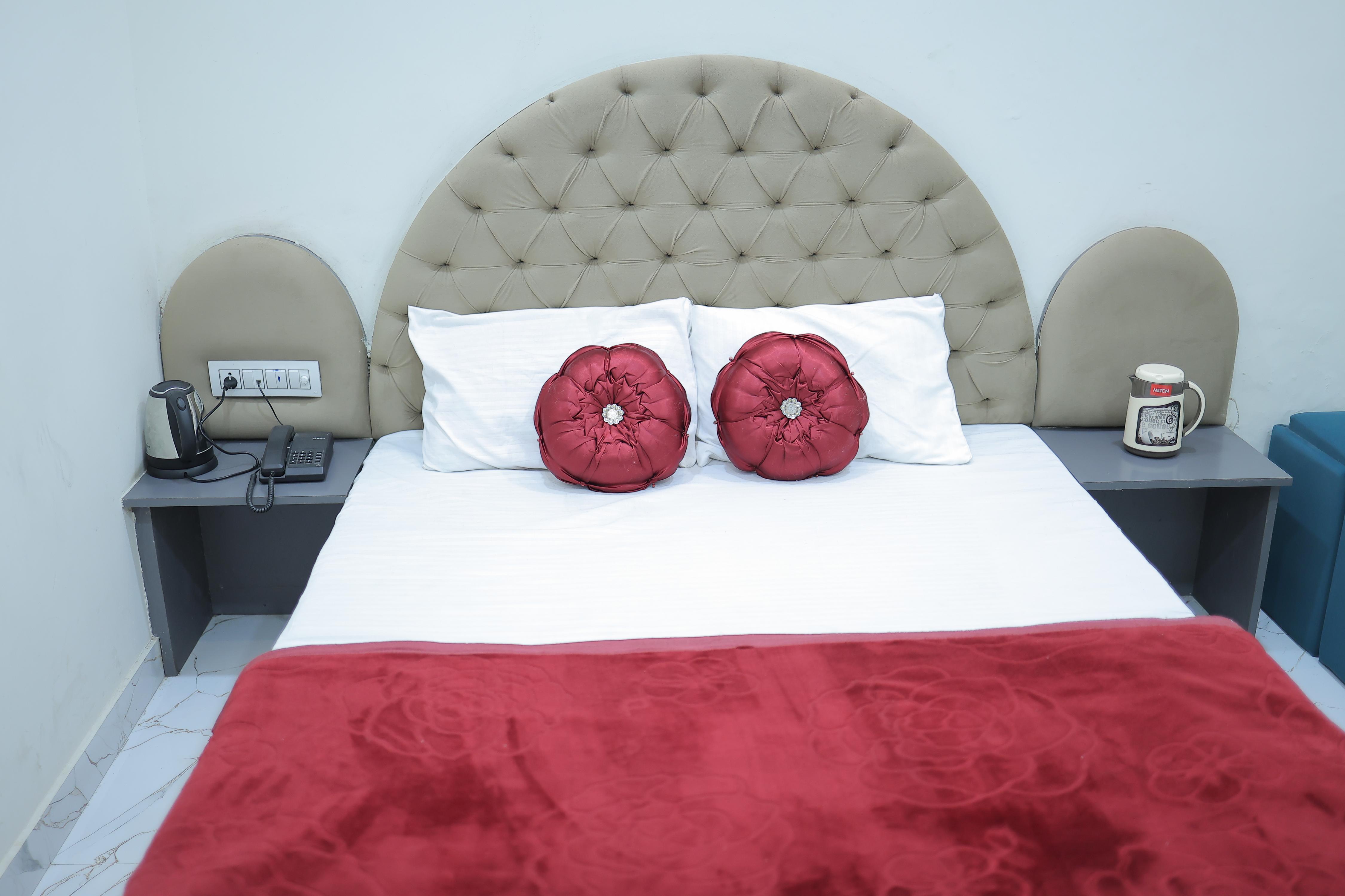 Hotel Aadi Shree Inn - Tap to explore photos