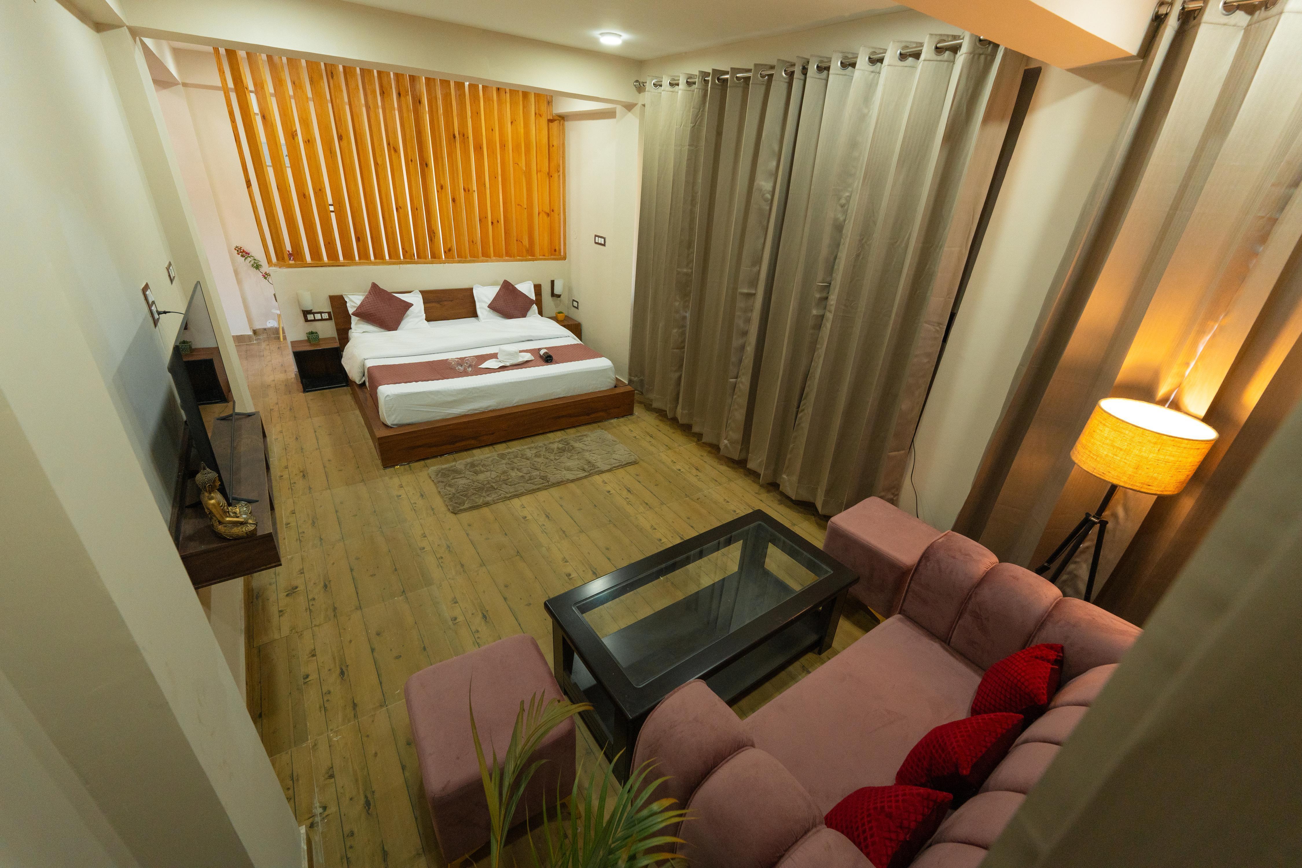 The Boonies - 3-Rooms Retreat with Jacuzzi - Tap to explore photos