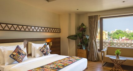 Tripli Regalia Dayal Tower Room Type - King Suite