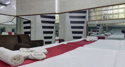 Sun Guest House Room Type - Standard Queen Bed Room