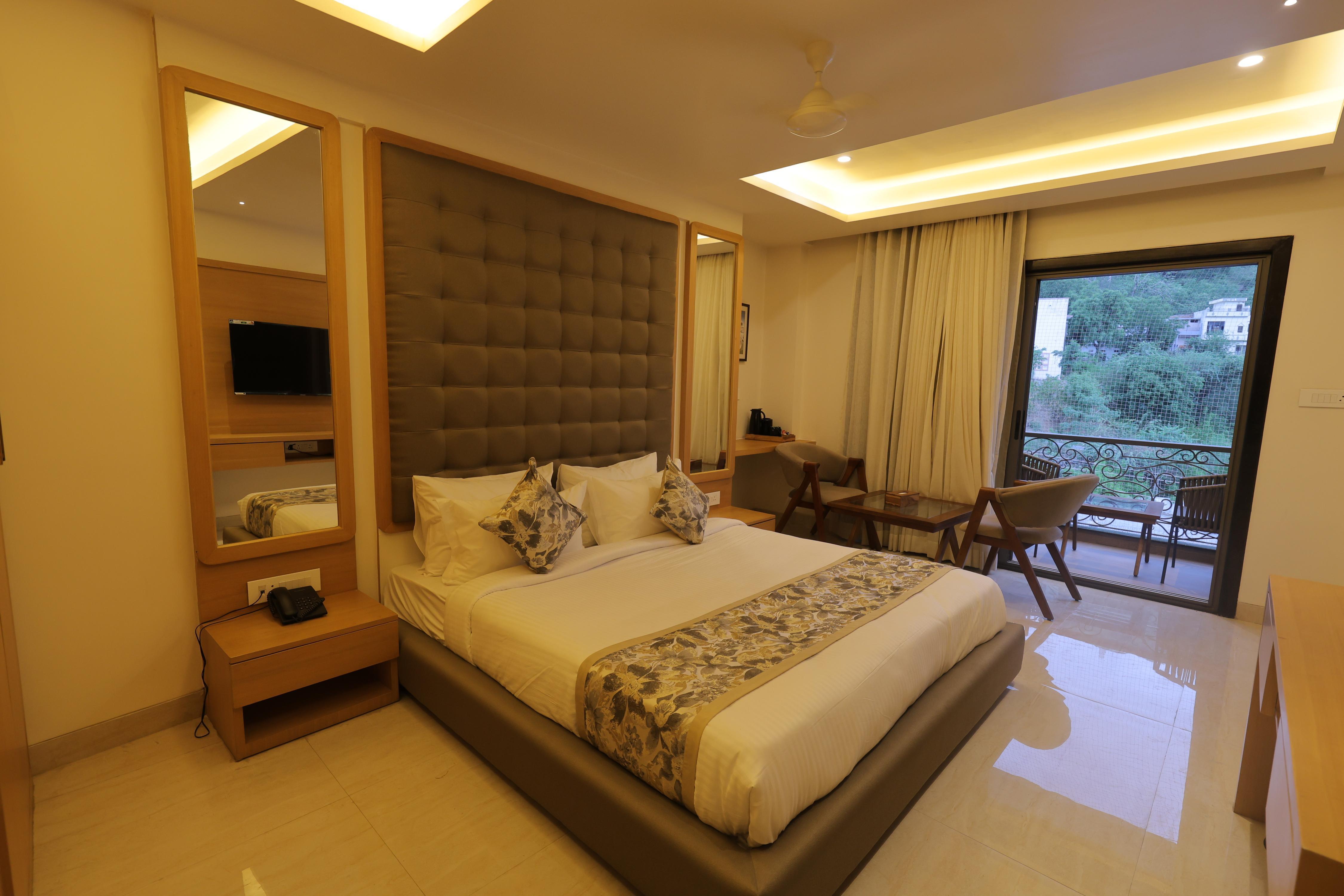 Grandeur Boutique Staycation By the Lake Fatehsagar Udaipur - Tap to explore photos