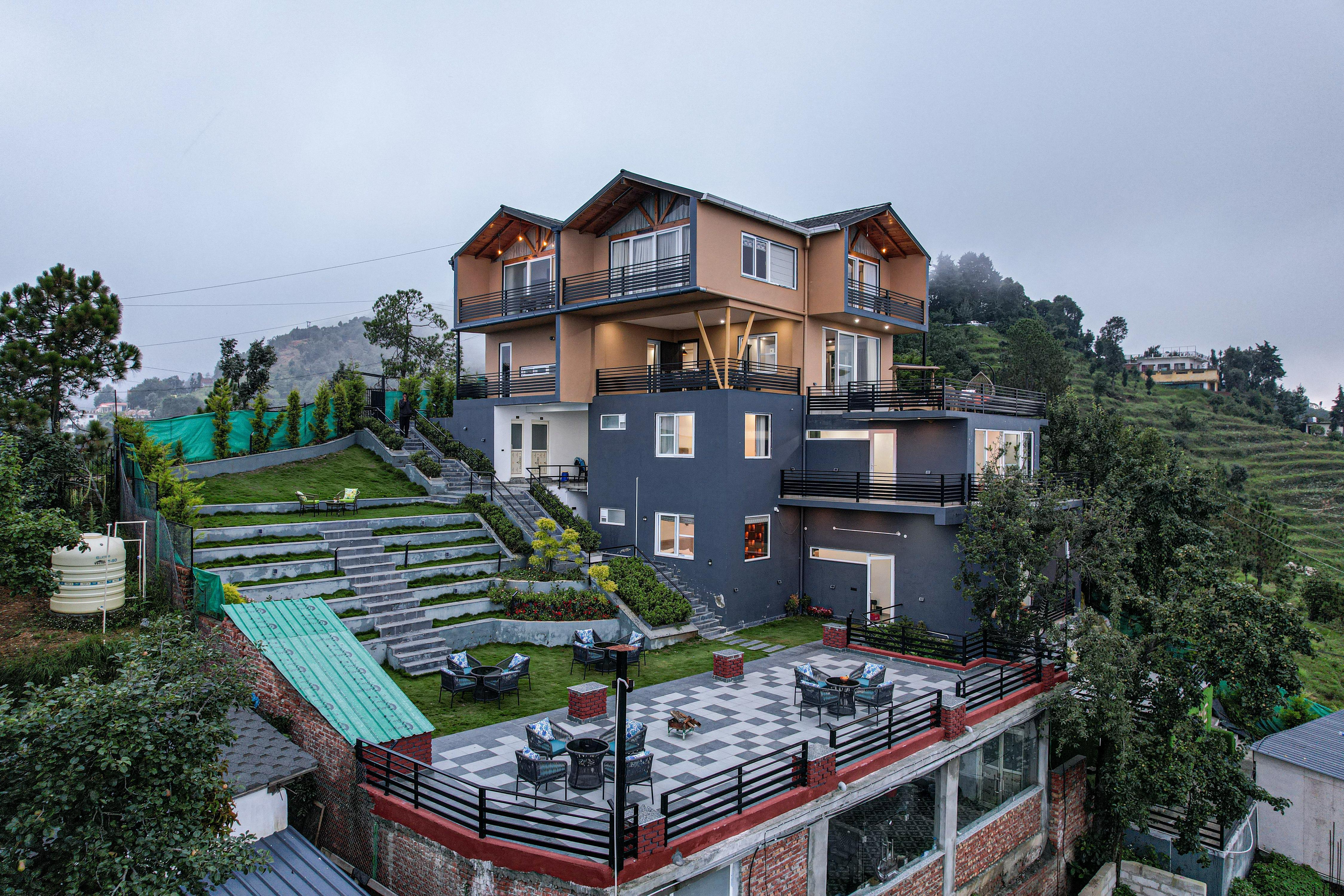 Alaya Stays Trios Top | Pet-friendly 2-BHK with Attic