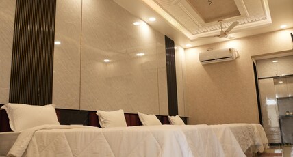 Kanha Retreat | 10 mins from Prem Mandir Room Type - FAMILY ROOM