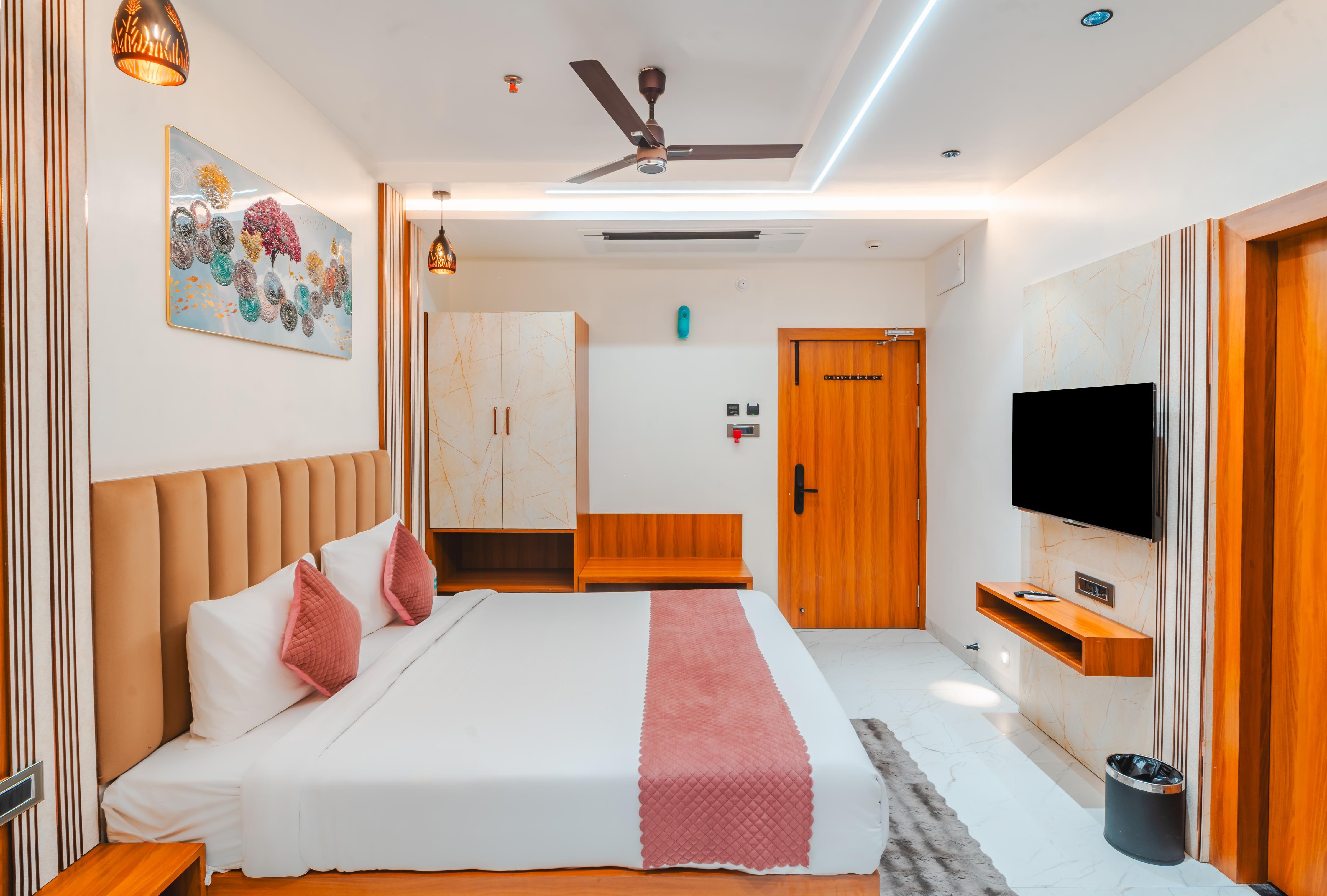 Travinities Hotel Shree Ji Palace - Tap to explore photos