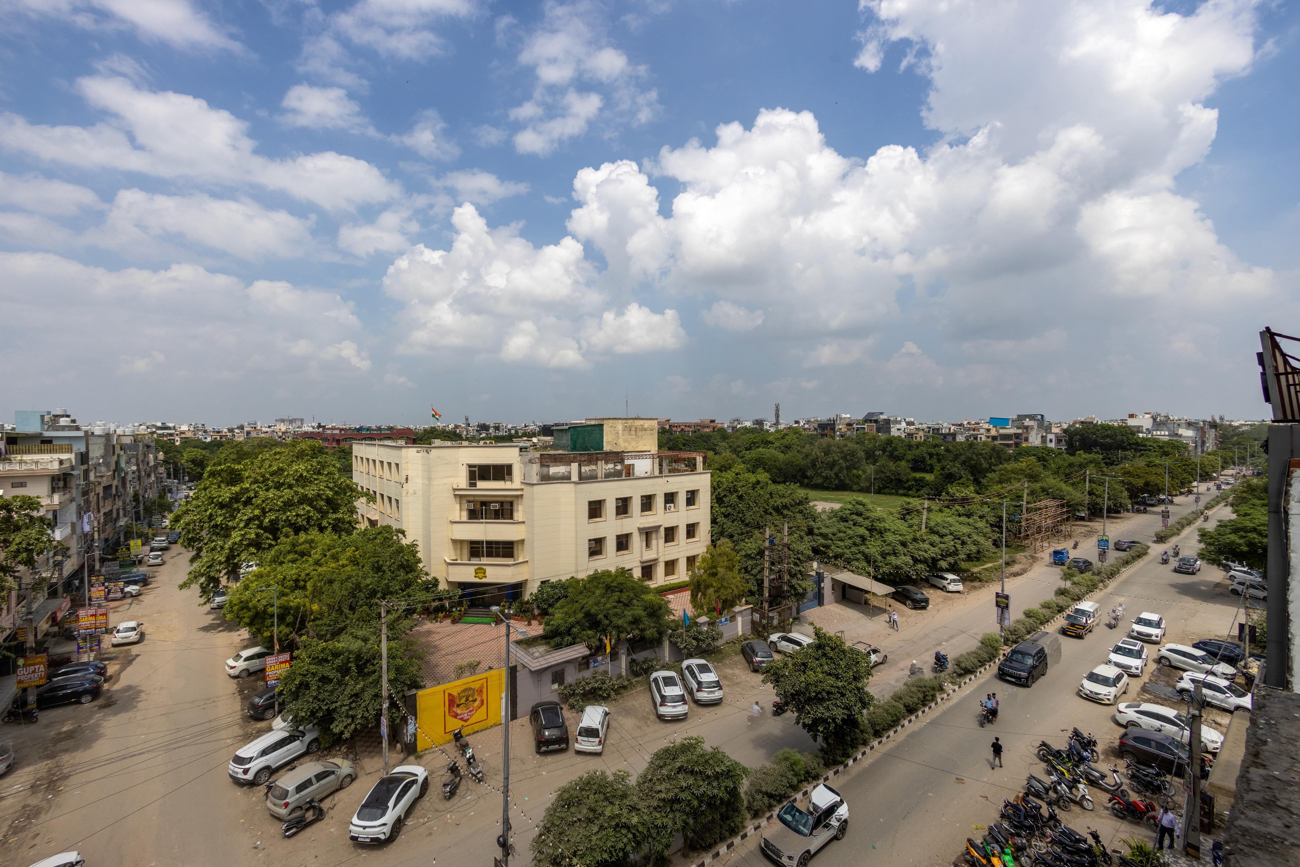 Hotel Black Rose Near Rajiv Gandhi Cancer Hospital & Metro Walk Rohini - Tap to explore photos