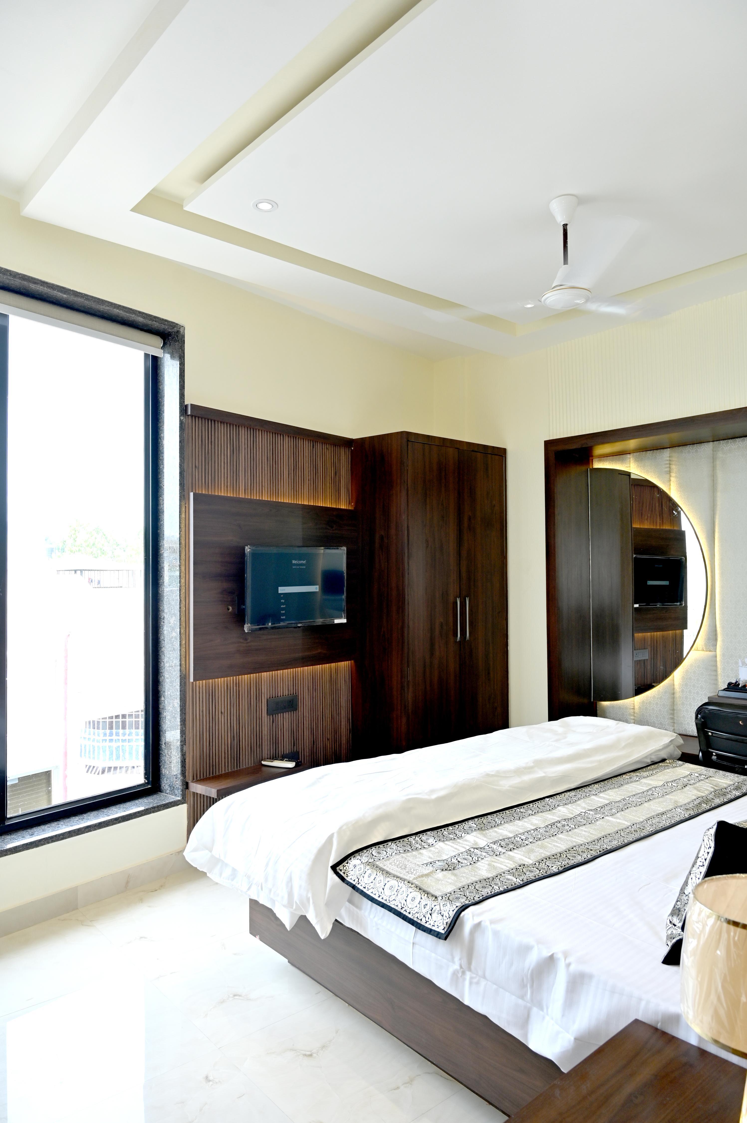 JMD Royal Residency I Luxury Hotel I With Parking - Tap to explore photos