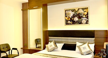 JMD Residency I Luxury Hotel I With Parking Room Type - Super Deluxe Luxury Room with King Size Bed