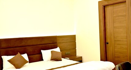 JMD Residency I Luxury Hotel I With Parking Room Type - Deluxe Luxury Room with King Size Bed