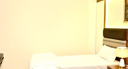 JMD Residency I Luxury Hotel I With Parking Room Type - Super Deluxe Luxury Room with Twin Size Beds