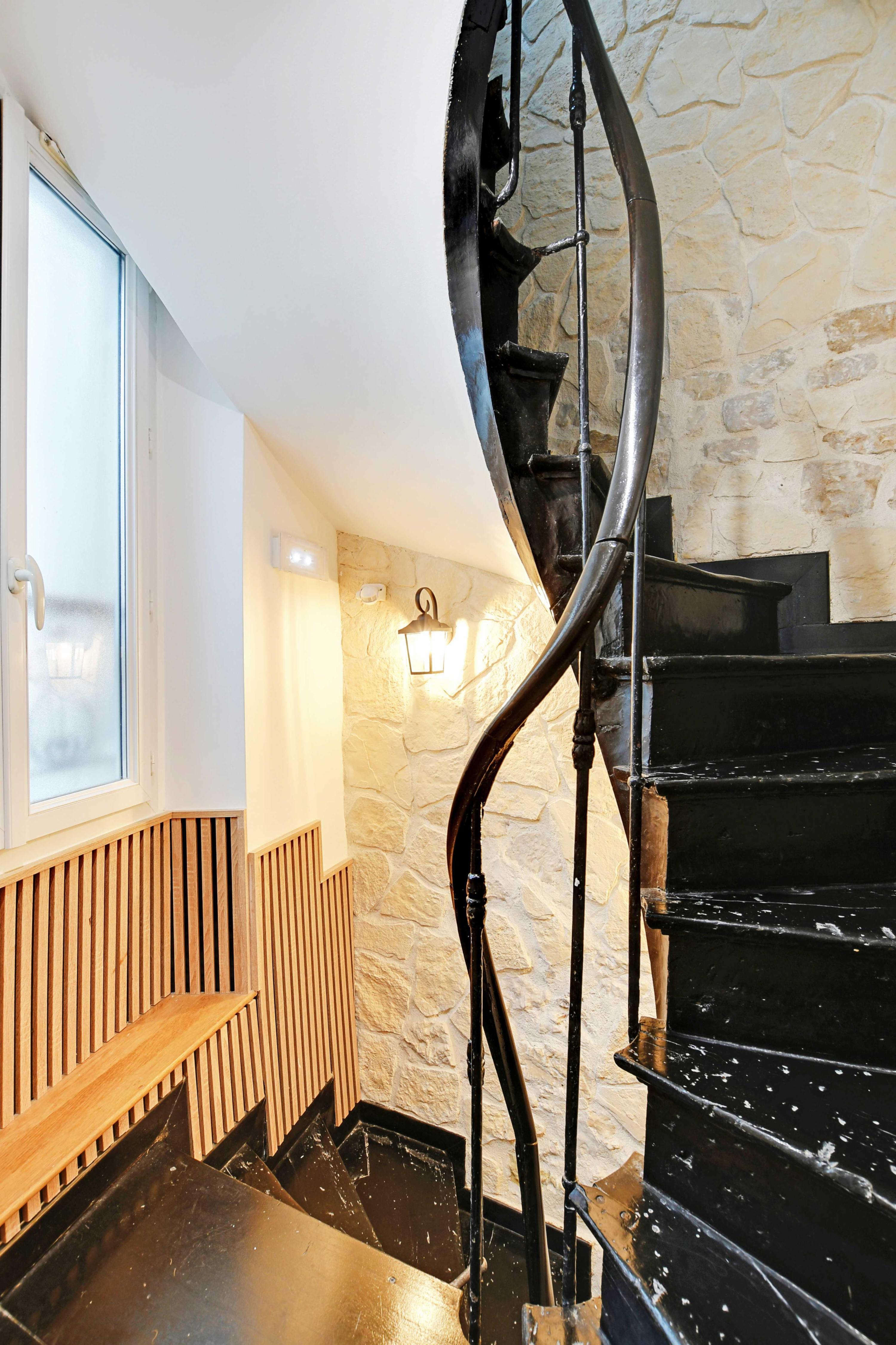 Stunning studio for 2 people - Center of Paris - Tap to explore photos