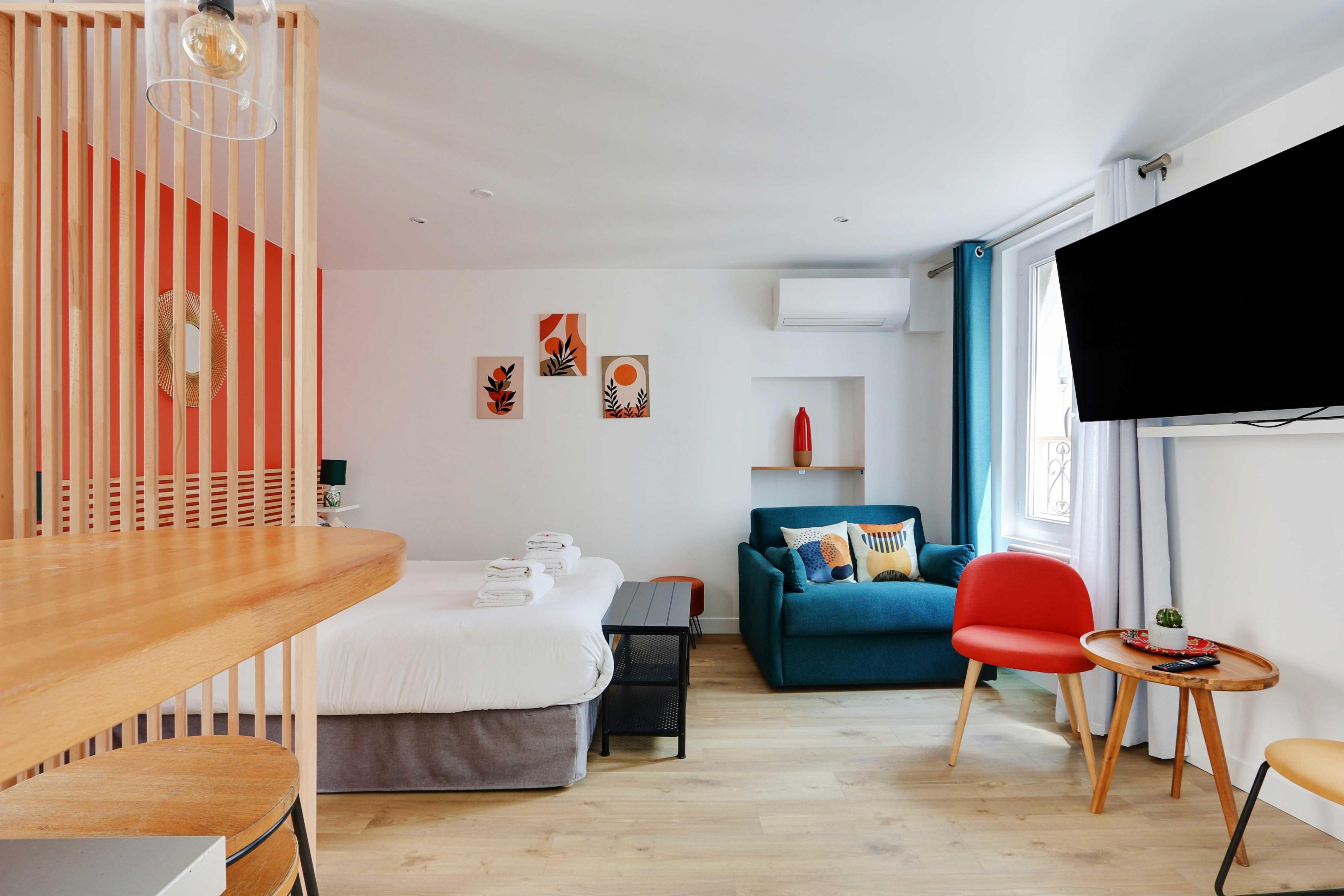 Stunning studio for 2 people - Center of Paris - Tap to explore photos