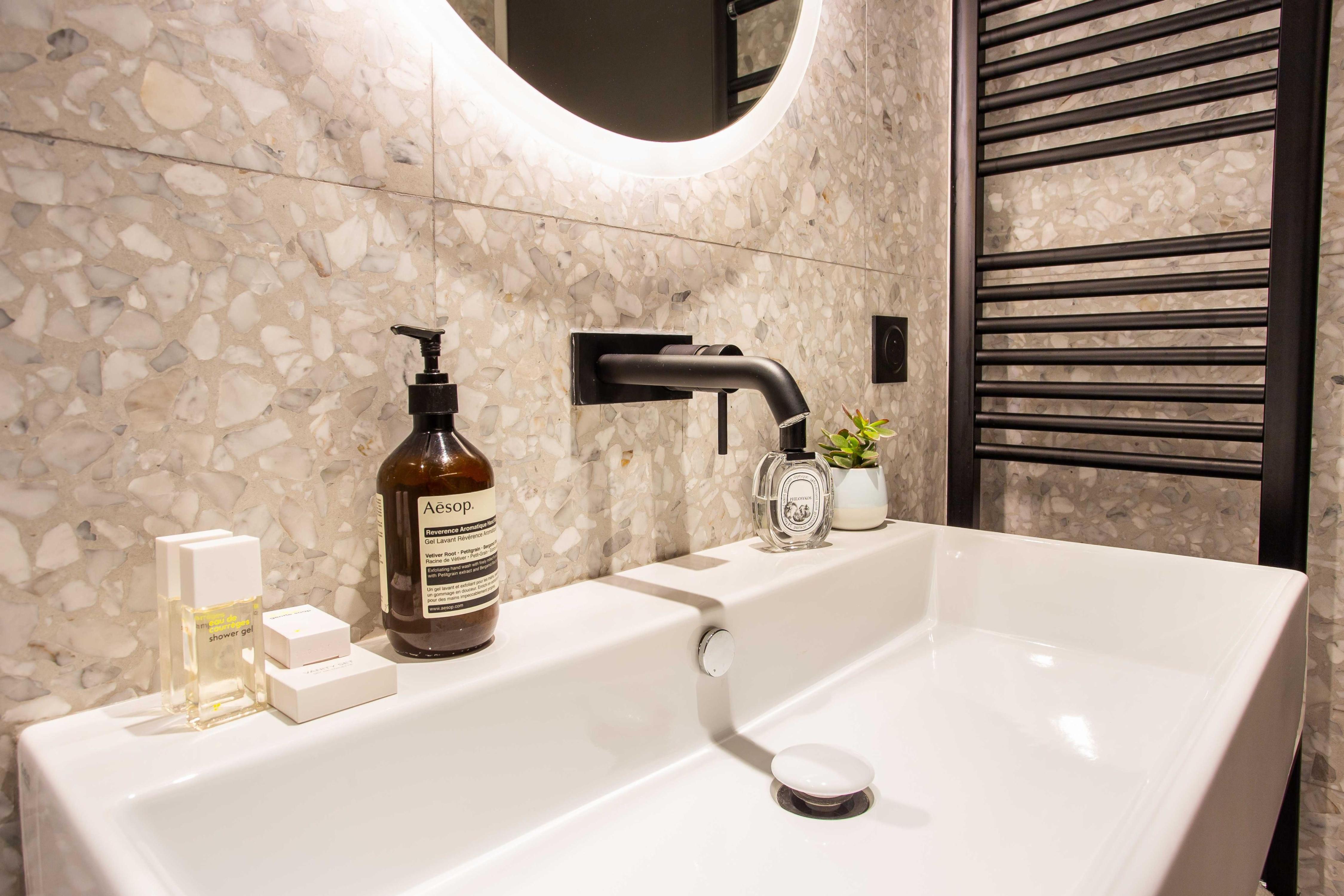 Magnificent 1BR/4P Apartment - Montorgueil 6