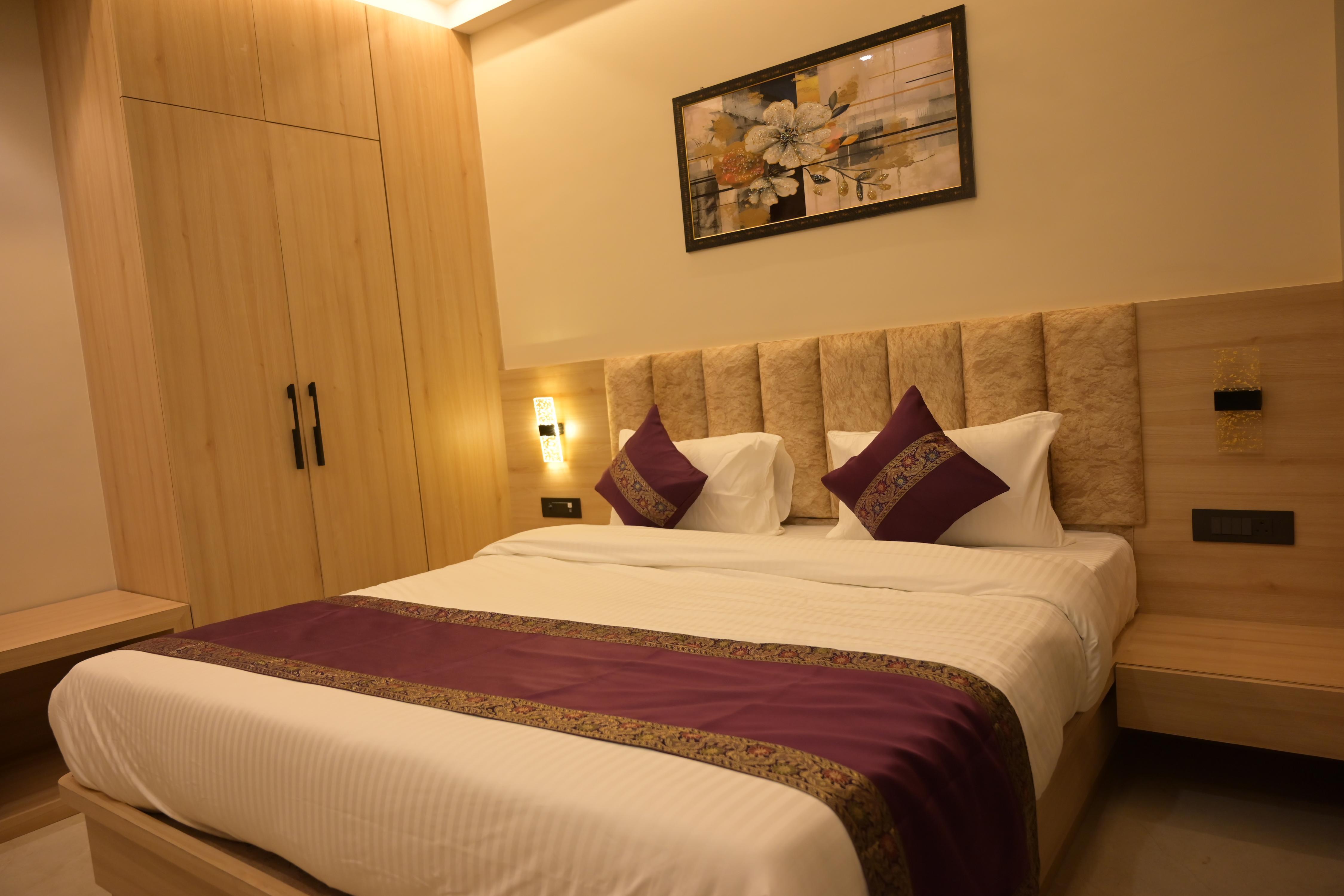 Hotel Days Inn - Near Sarnath - Tap to explore photos