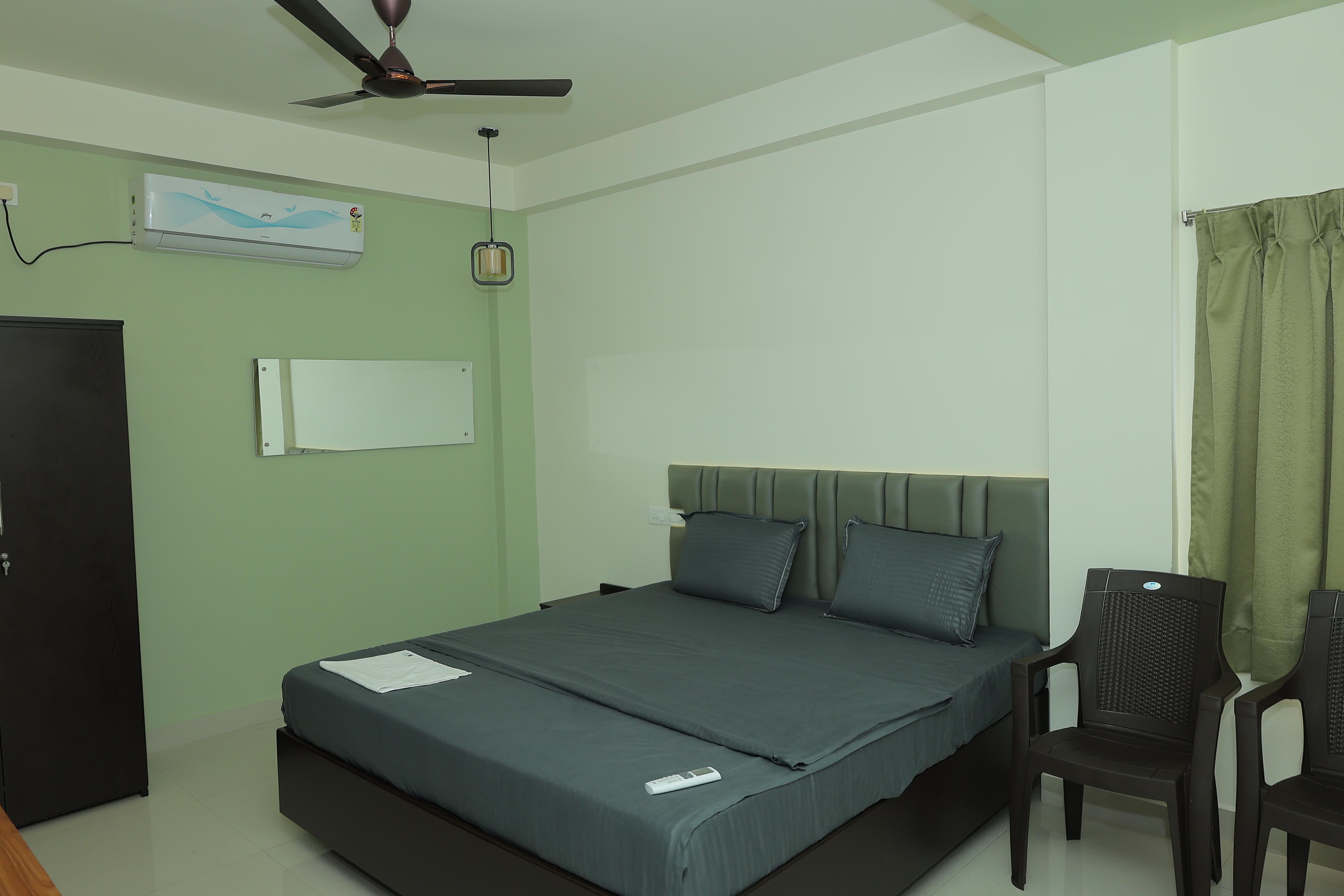 HOTEL FELISTA Room Type - Luxury King Bed Room with City View