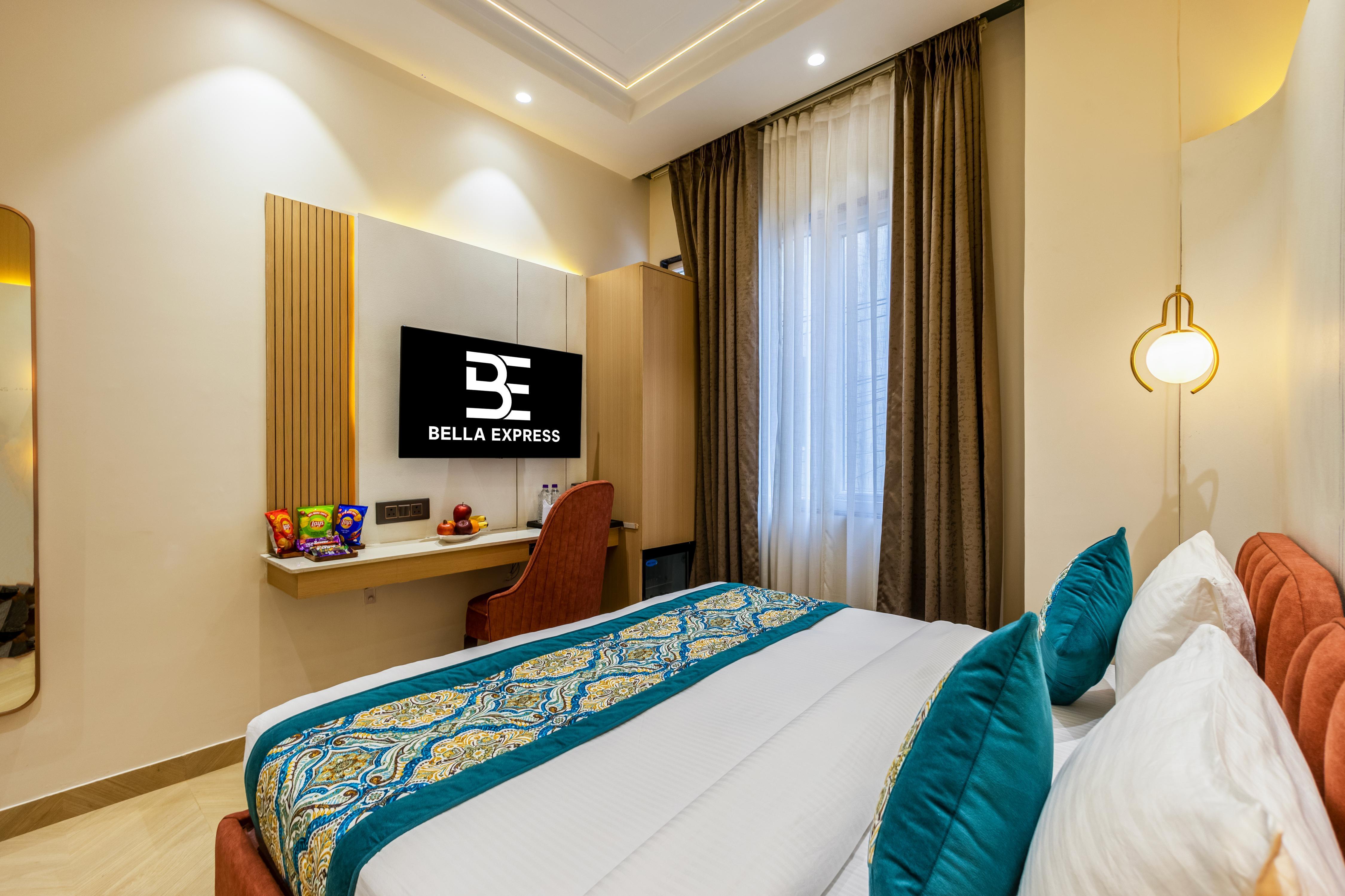 The Bella Express - Tap to explore photos