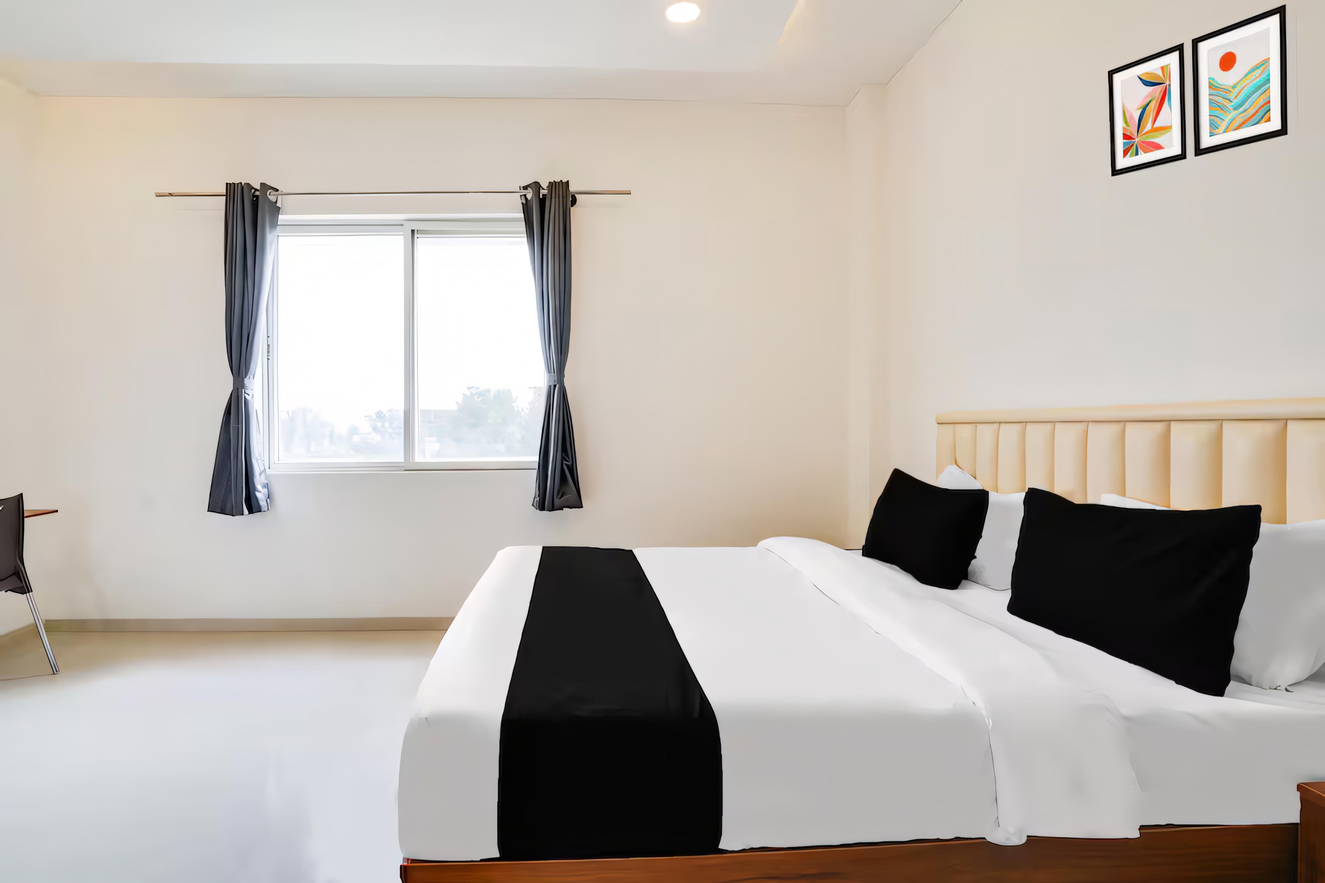 RG SUITES SILKBOARD Room Type - Deluxe Room