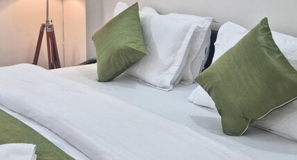 Hotel Foothill By Around Stays Room Type - Deluxe Double Bed Room