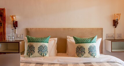 House of Hive | Himalayas View | 5BR by Homeyhuts Room Type - House of Hive 1BR | Mountain Escape