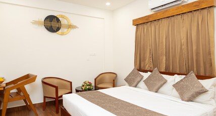 FLY VIEW Airport Residency Room Type - Superior King AC