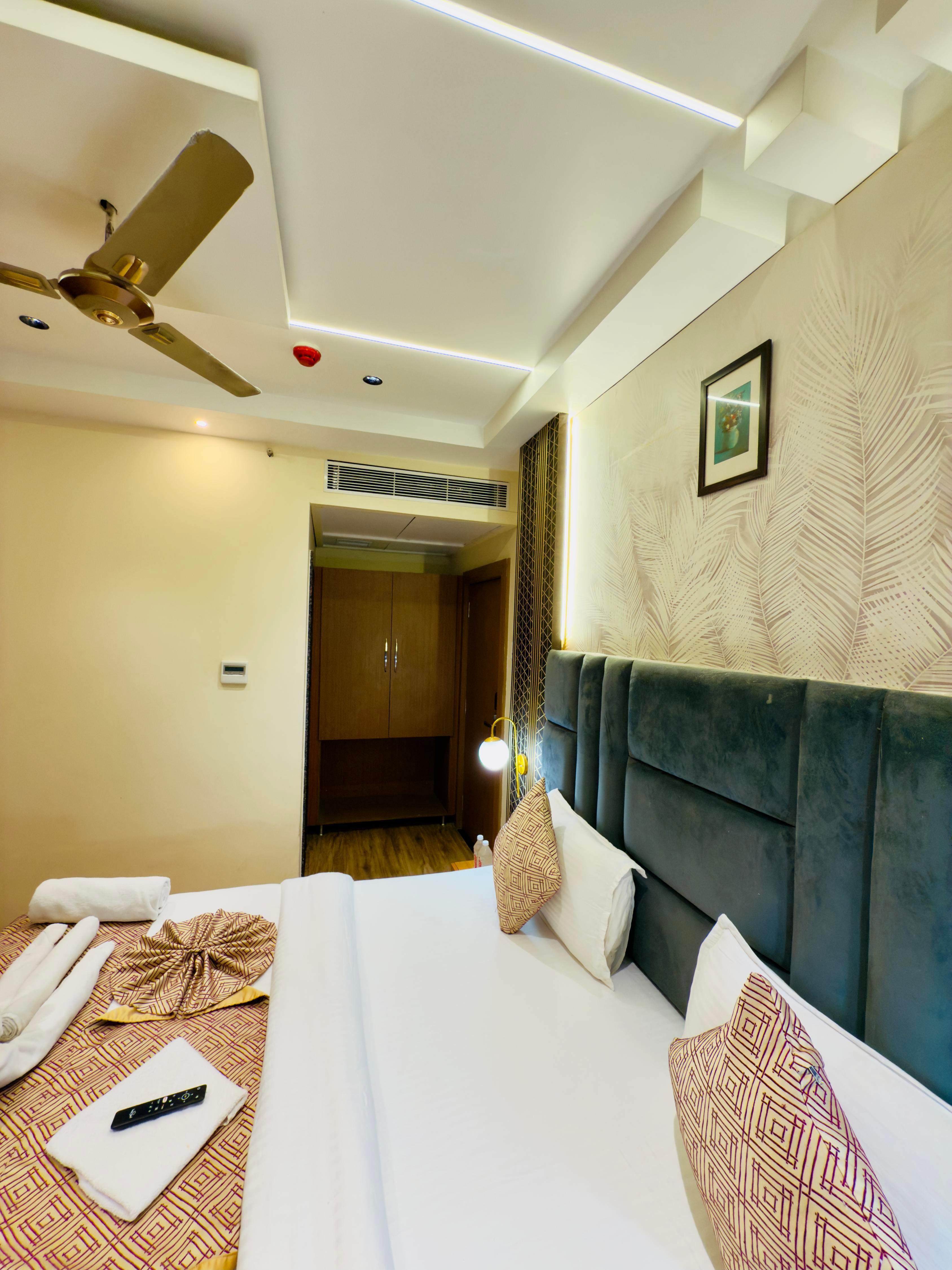 Hotel Shivalay Varanasi Room Type - Deluxe king Bed Room with Temple View
