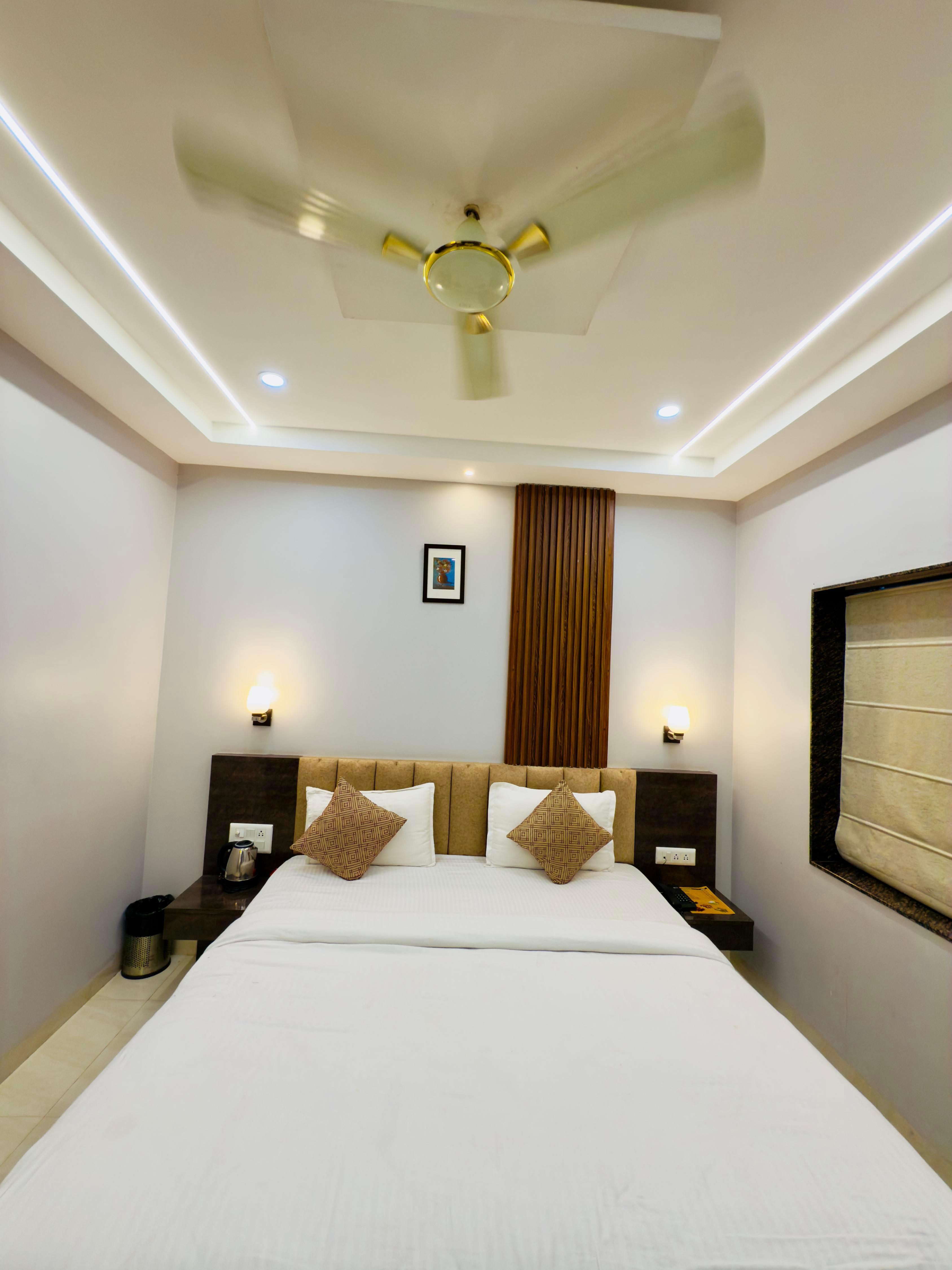 Hotel Shivalay Varanasi Room Type - Deluxe King Bed Room